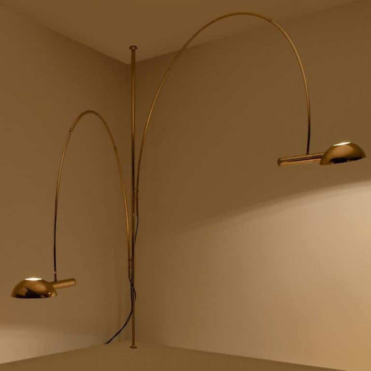 Florian Schulz Lámpara de pie de arco de doble bola de latón, regulable en altura, 1970 Metal en venta