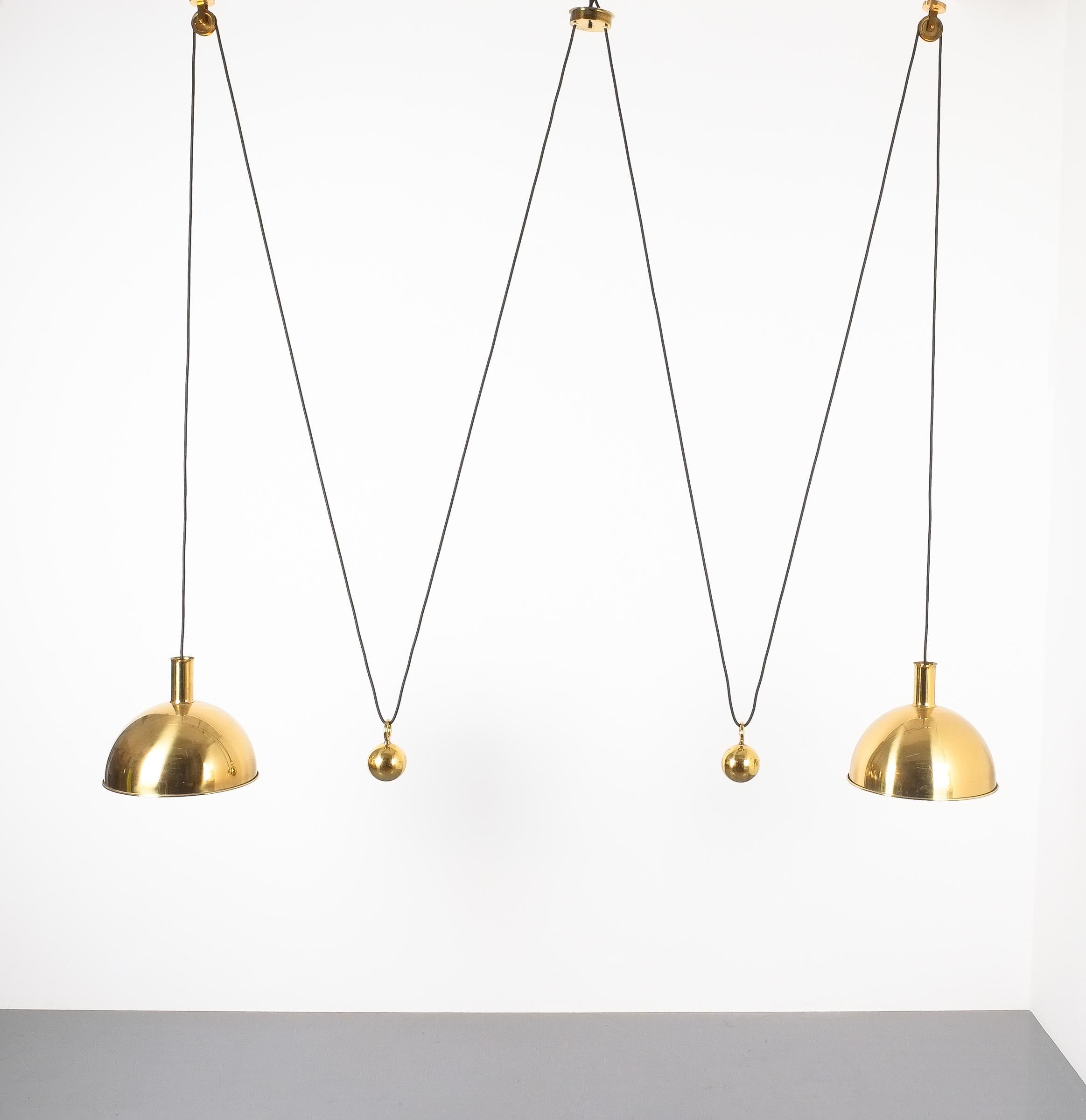 Florian Schulz double counter balance brass pendants, Germany, circa 1970

Elegant double pendant by Florian Schulz, Germany with a polished brass finish and heavy counterweights to easily adjust the light in height. Each light is adjustable in