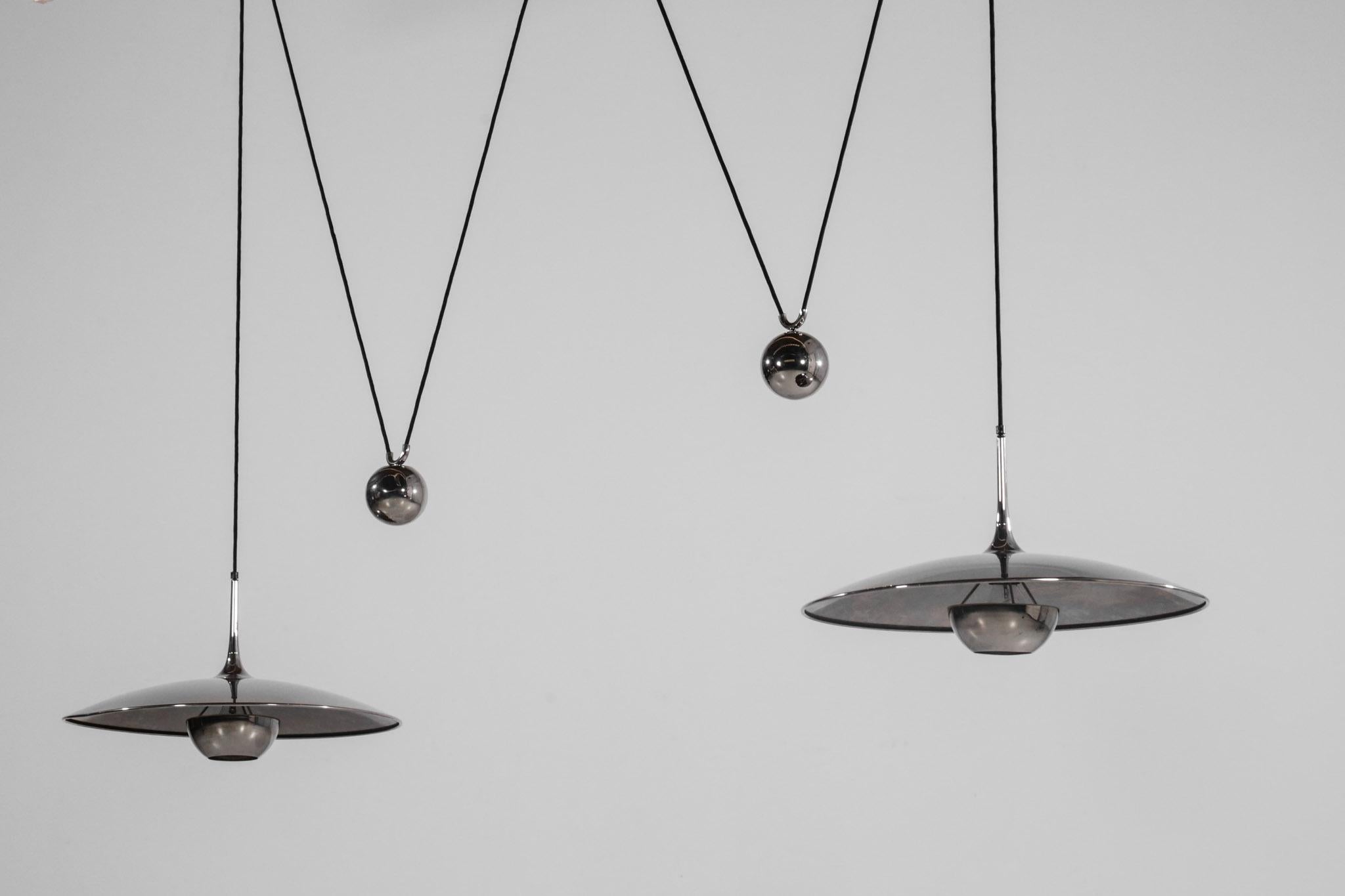 Rare double counter balance light from Florian Schulz.
The light include 2 pendants with 2 counter ball balance.
Each light is adjustable without affecting the other.