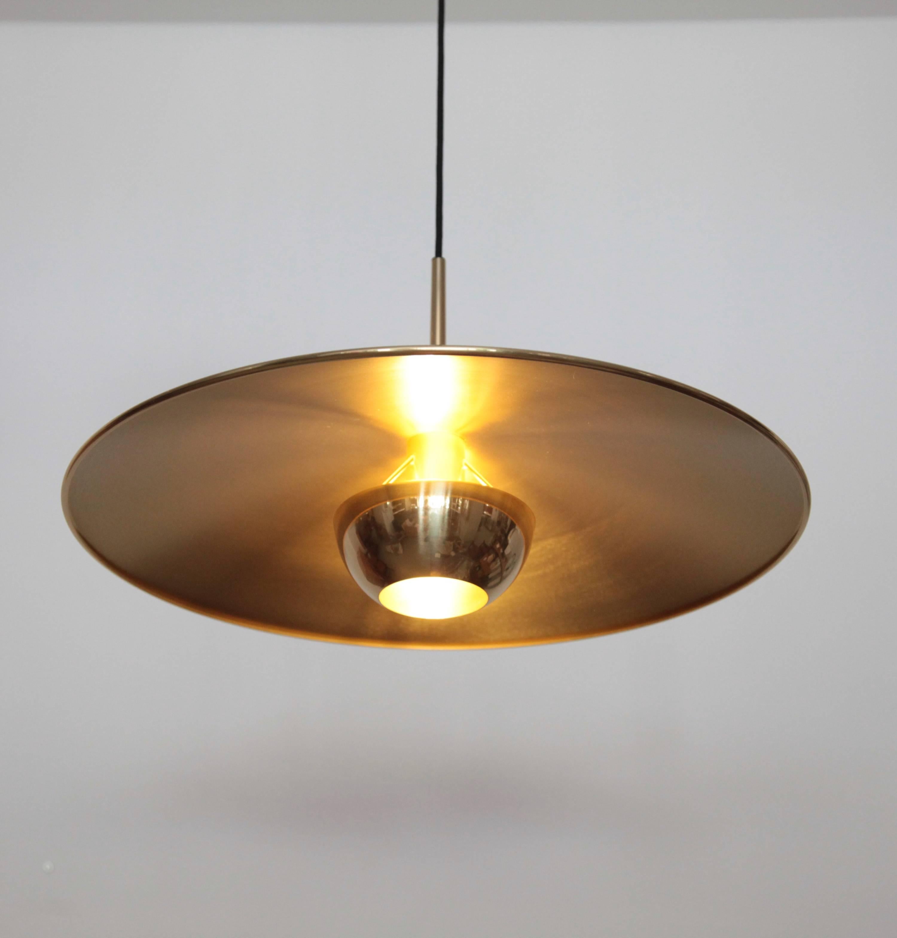 Mid-Century Modern Florian Schulz Lampe pendante double Onos 55 avec contrepoids latéraux en vente