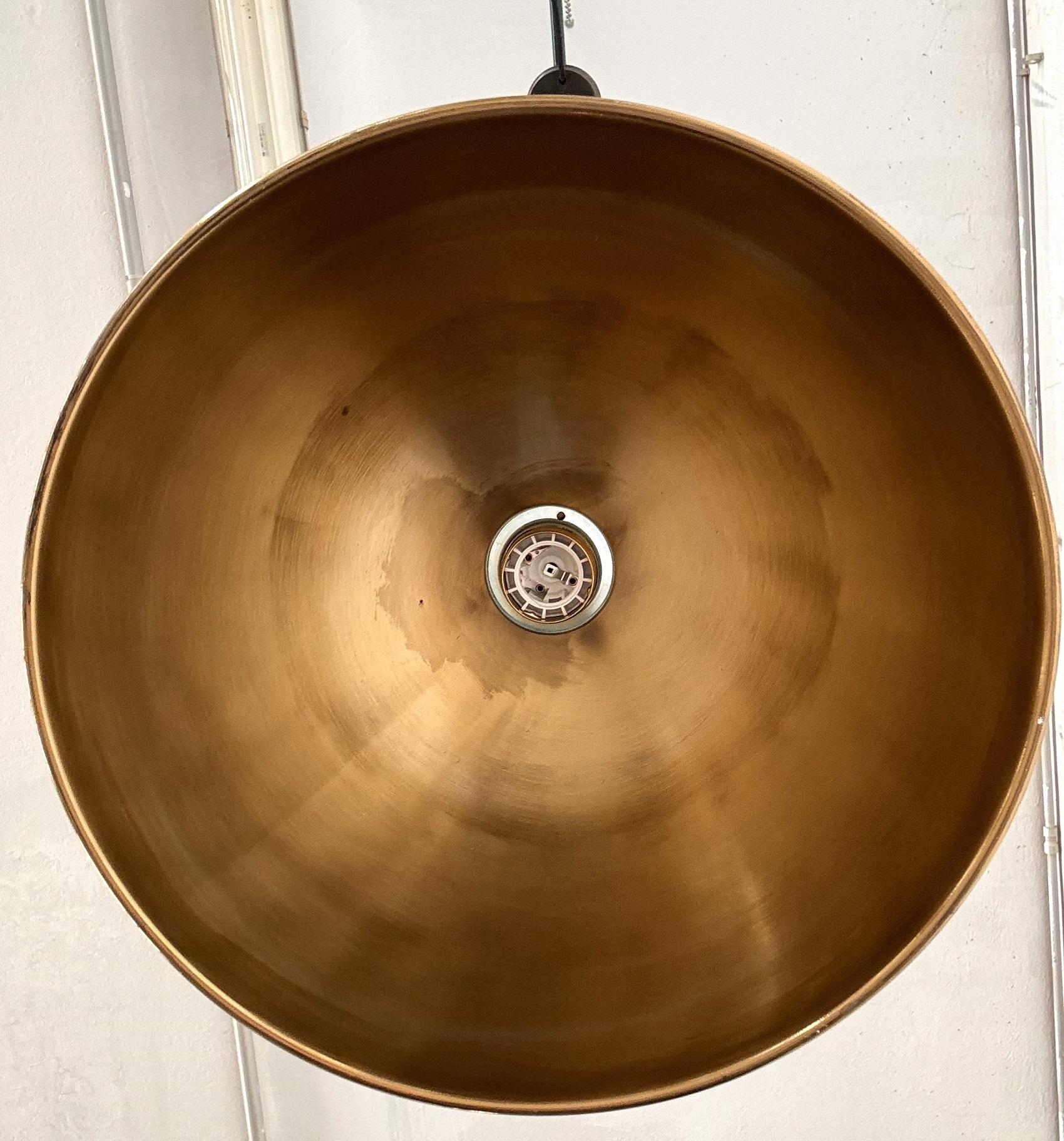 Lampada a sospensione a doppio contrappeso in ottone di Florian Schulz, anni '60 in vendita 6