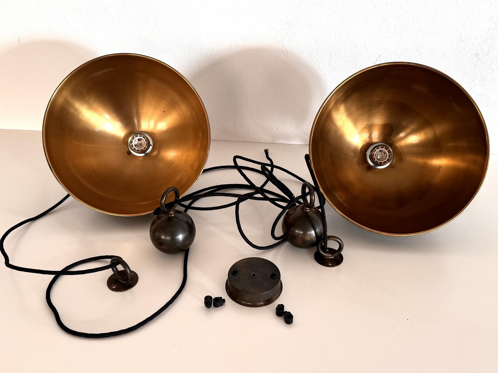 Lampada a sospensione a doppio contrappeso in ottone di Florian Schulz, anni '60 in vendita 10