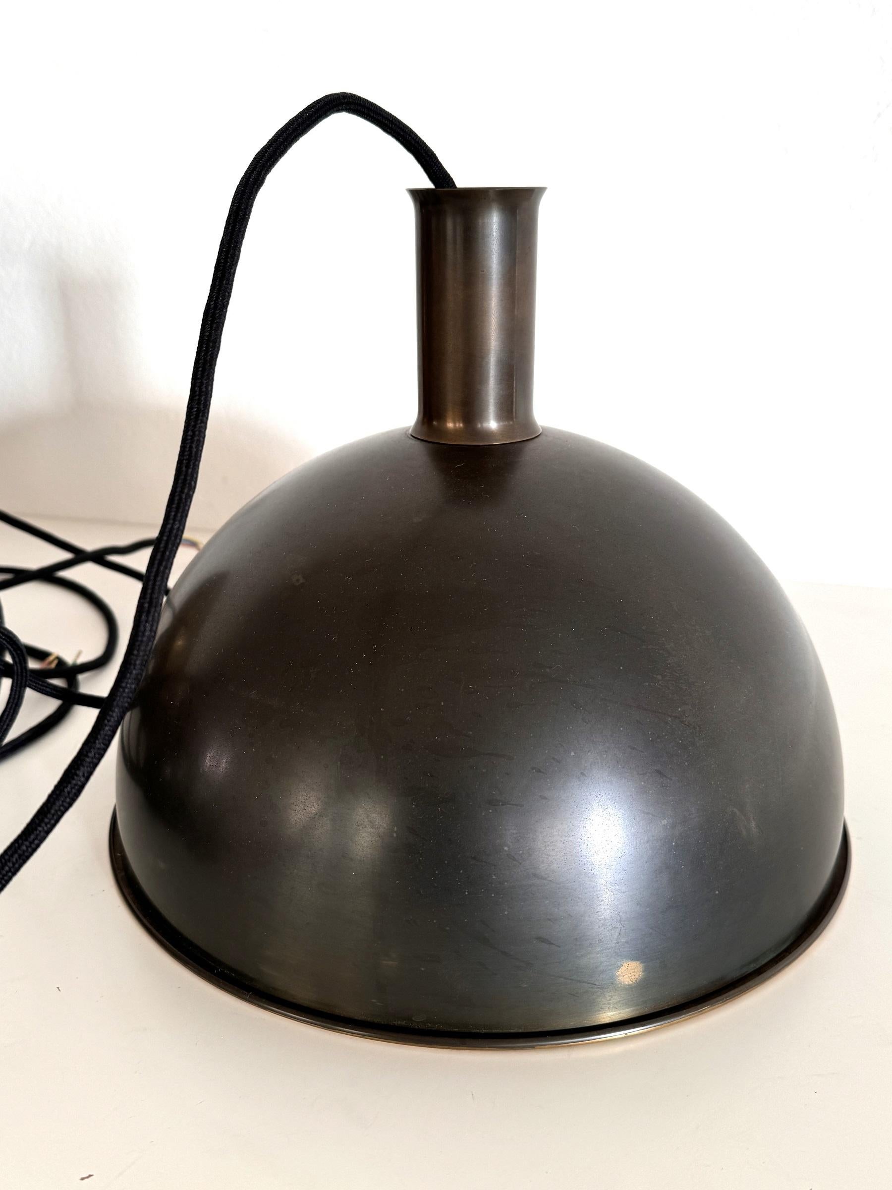 Lampada a sospensione a doppio contrappeso in ottone di Florian Schulz, anni '60 in vendita 11