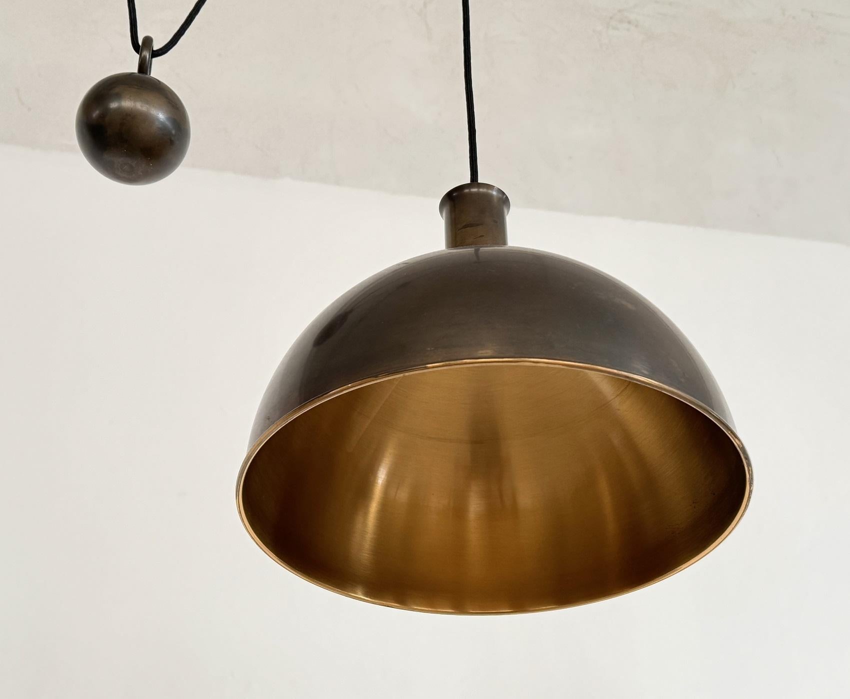 Ottone Lampada a sospensione a doppio contrappeso in ottone di Florian Schulz, anni '60 in vendita