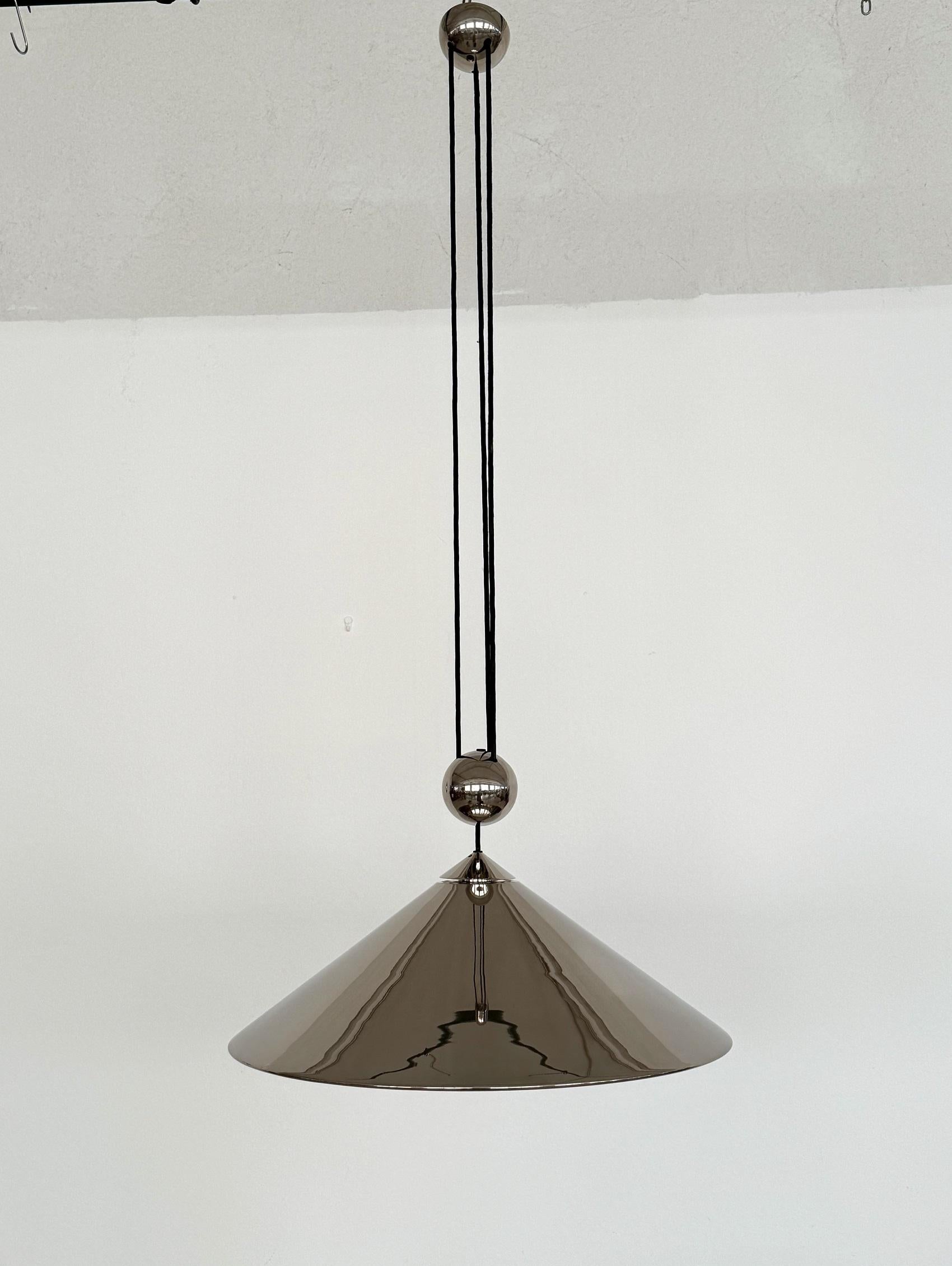 Florian Schulz Gran Lámpara Colgante Keos de Contrapeso de Níquel, 1970 en venta 3