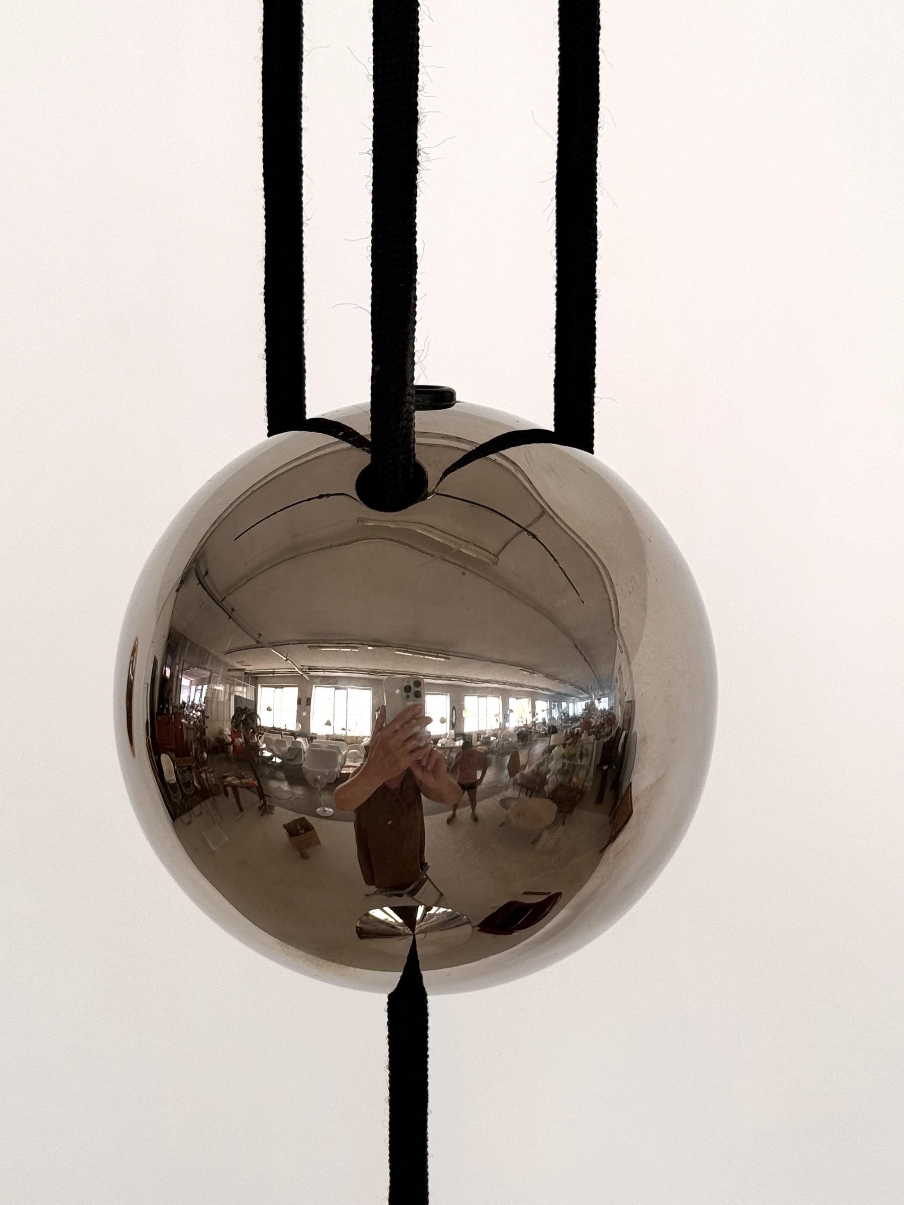 Florian Schulz Gran Lámpara Colgante Keos de Contrapeso de Níquel, 1970 en venta 5
