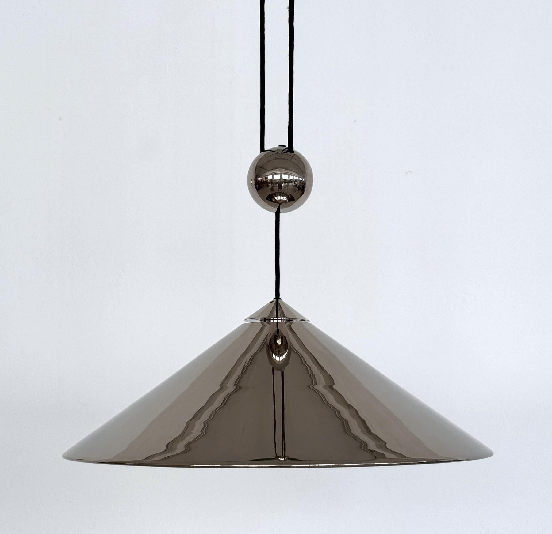 Florian Schulz Gran Lámpara Colgante Keos de Contrapeso de Níquel, 1970 Alemán en venta