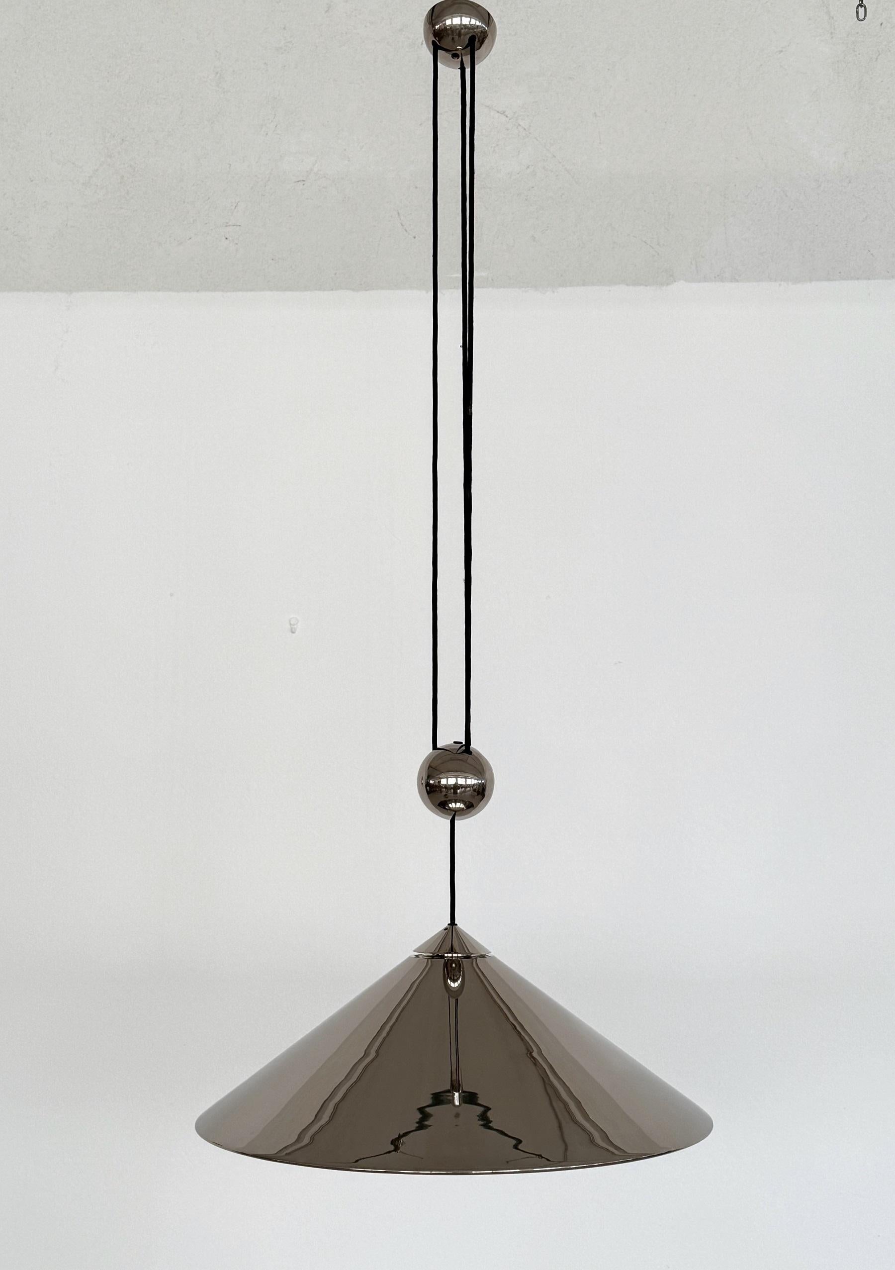 Florian Schulz Gran Lámpara Colgante Keos de Contrapeso de Níquel, 1970 Pulido en venta