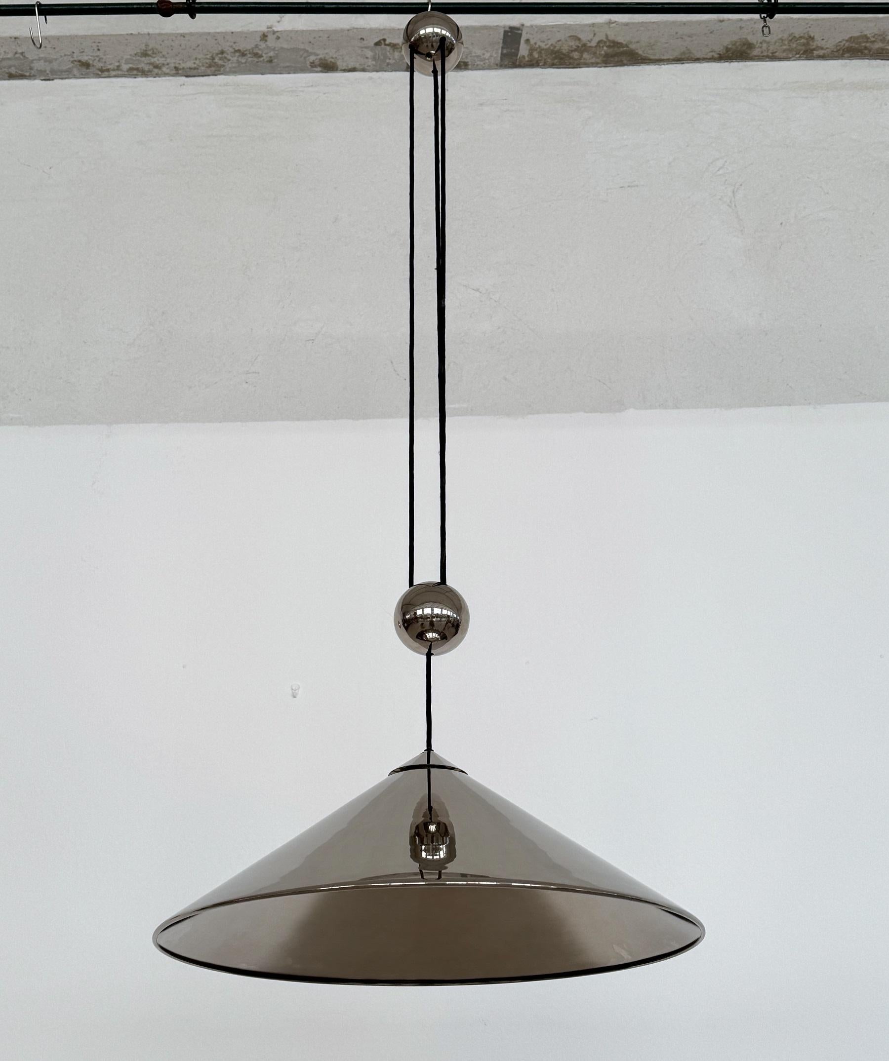 Florian Schulz Gran Lámpara Colgante Keos de Contrapeso de Níquel, 1970 finales del siglo XX en venta