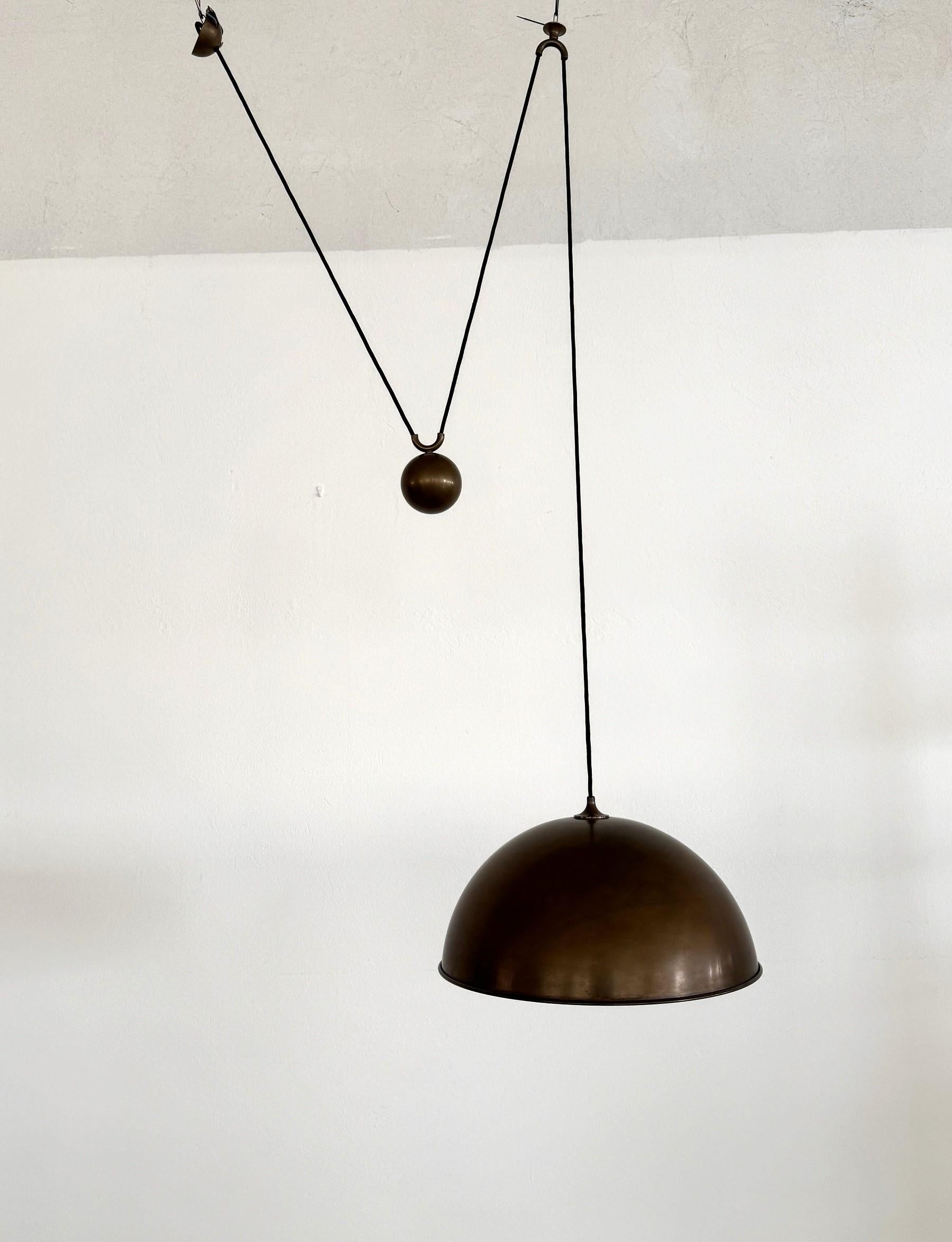 Florian Schulz Grande lampada a sospensione a contrappeso in ottone vintage, anni '70 in vendita 3