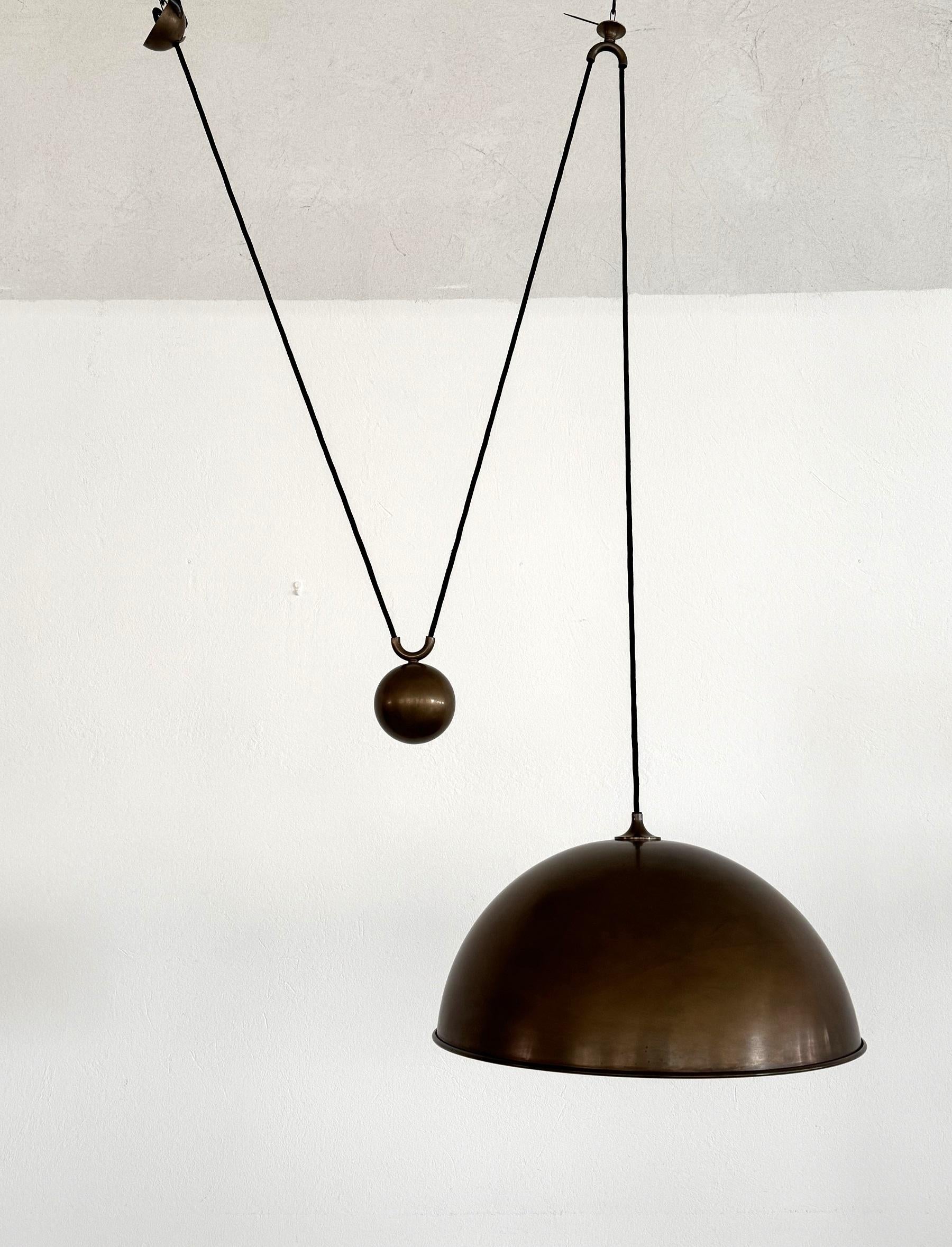 Florian Schulz Grande lampada a sospensione a contrappeso in ottone vintage, anni '70 in vendita 11