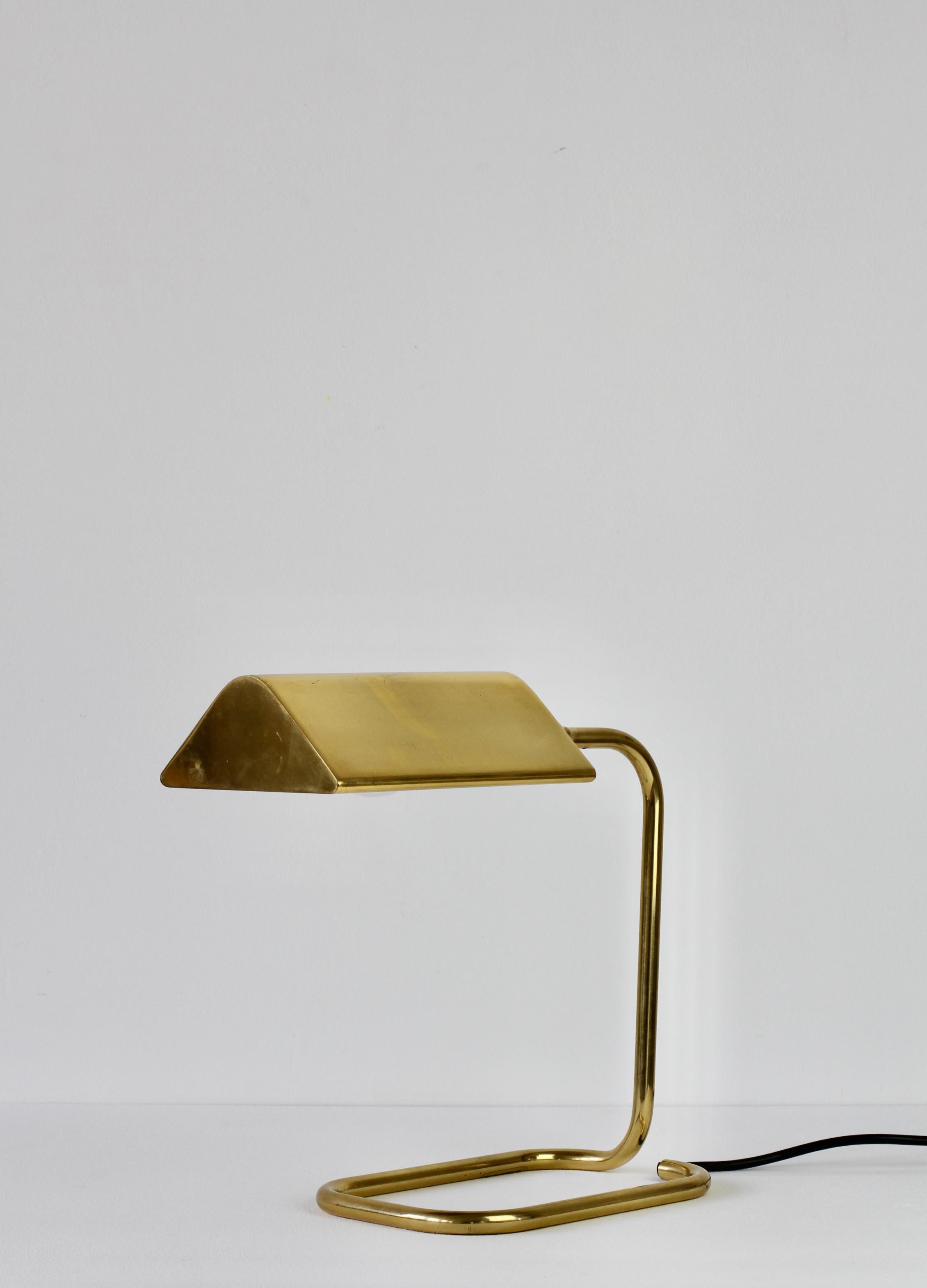 Florian Schulz Mid-Century Vintage Modernist Brass 1980s Adjustable Table Lamp In Good Condition For Sale In Landau an der Isar, Bayern