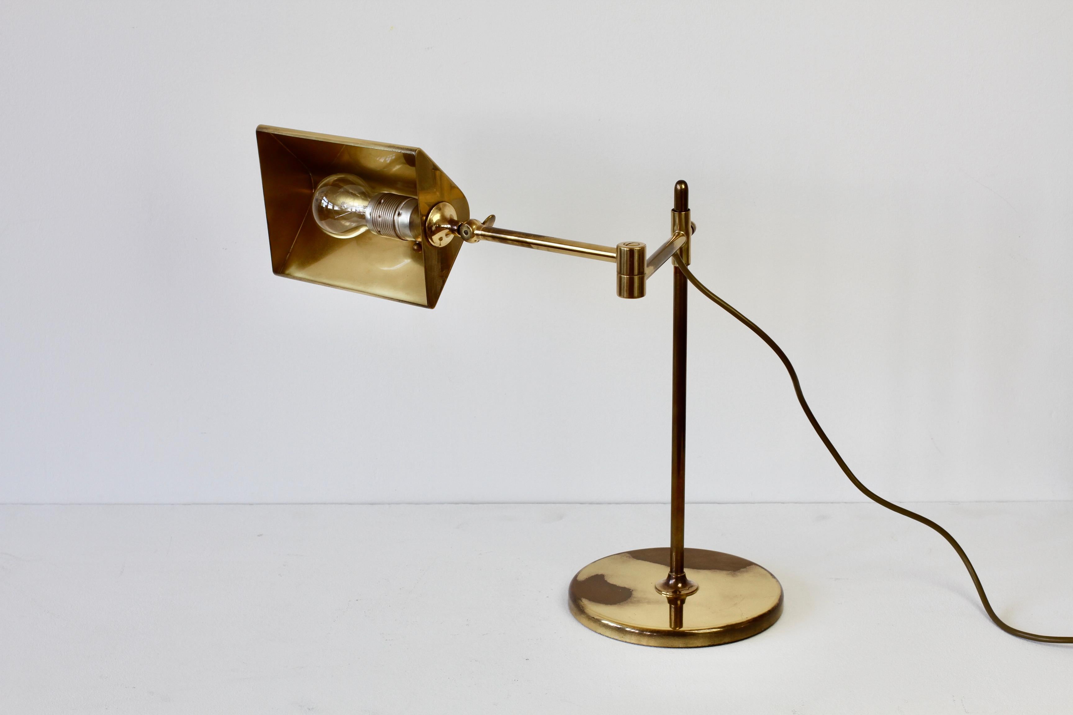 Florian Schulz Mid-Century Vintage Modernist Brass Adjustable Table Lamp c.1970 In Good Condition For Sale In Landau an der Isar, Bayern
