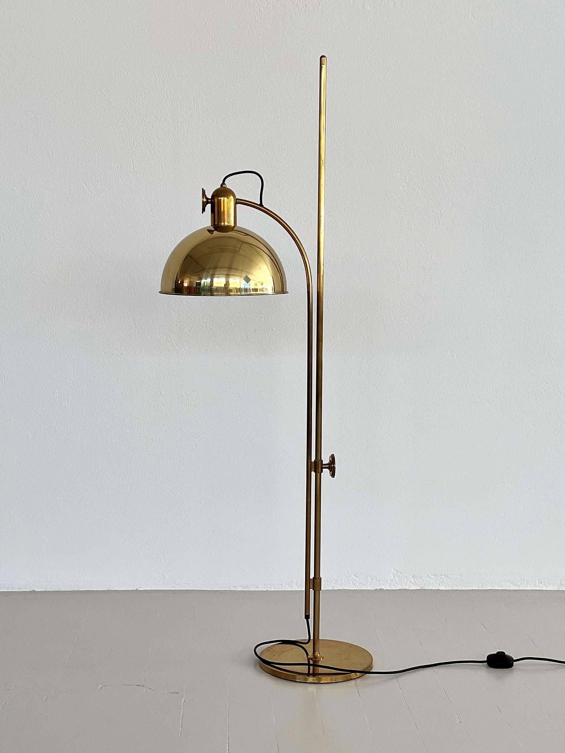 Florian Schulz lampadaire réglable mi-siècle en laiton complet, années 1970 en vente 5