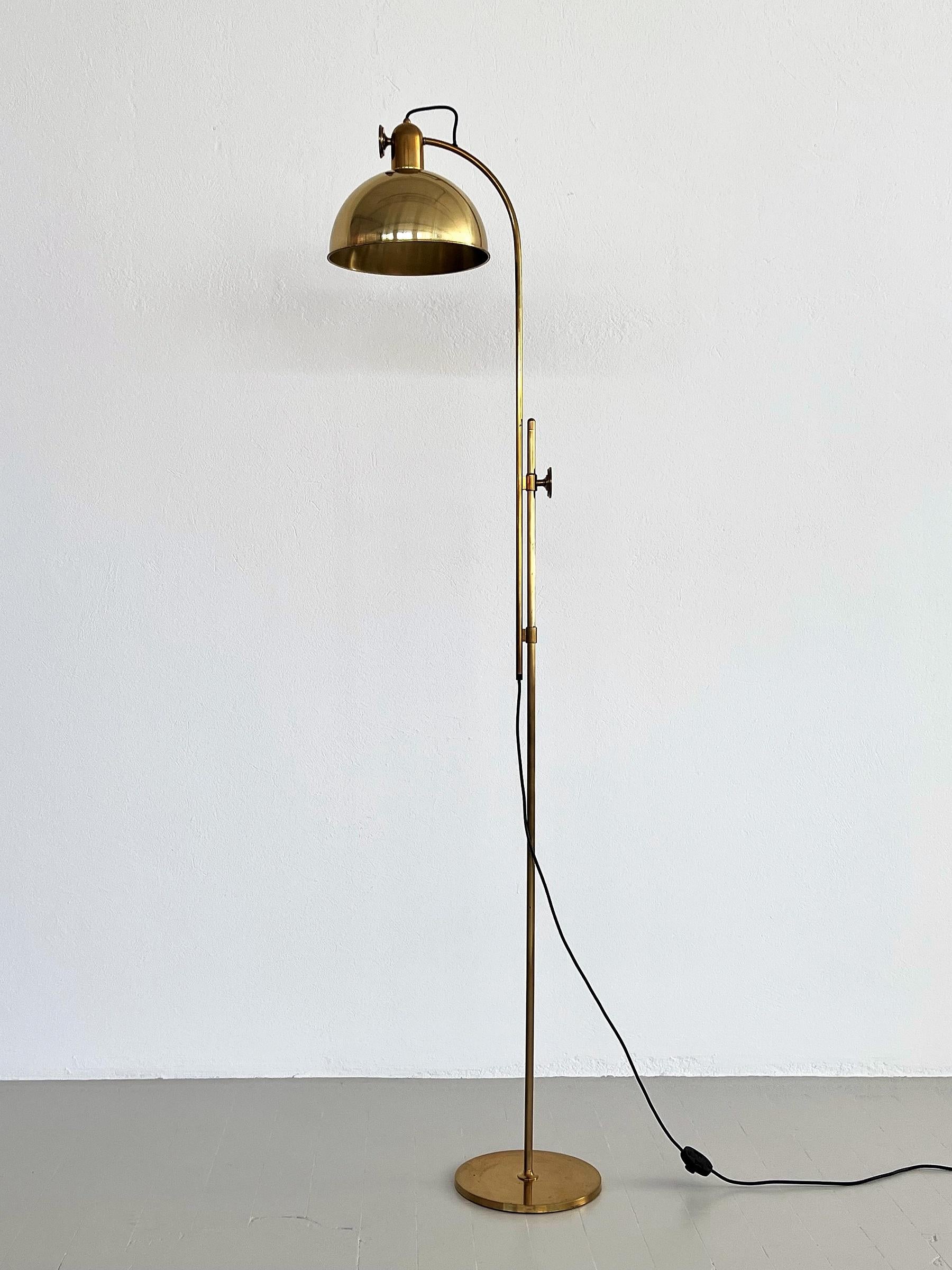 Florian Schulz lampadaire réglable mi-siècle en laiton complet, années 1970 en vente 6