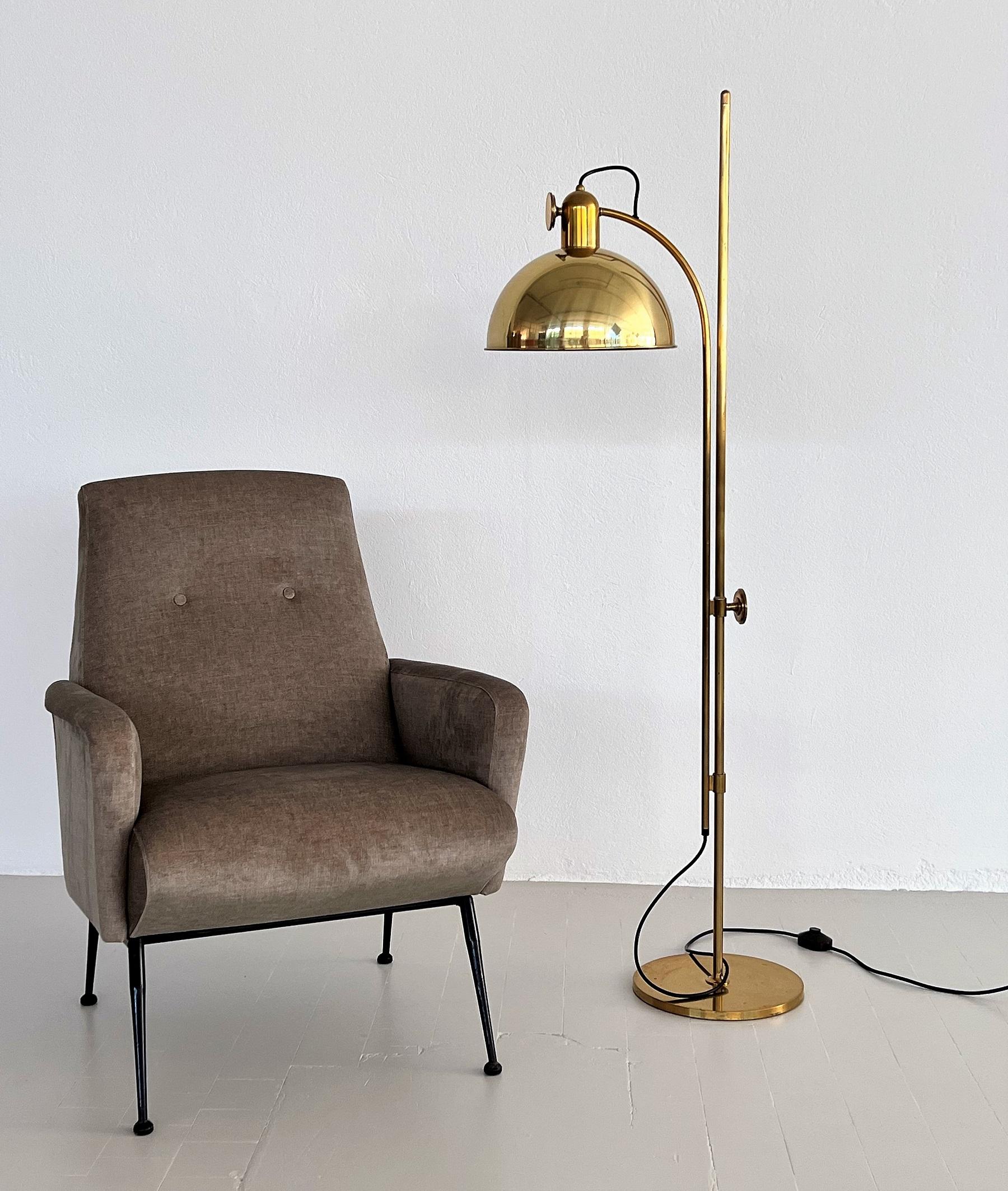 Mid-Century Modern Florian Schulz lampadaire réglable mi-siècle en laiton complet, années 1970 en vente