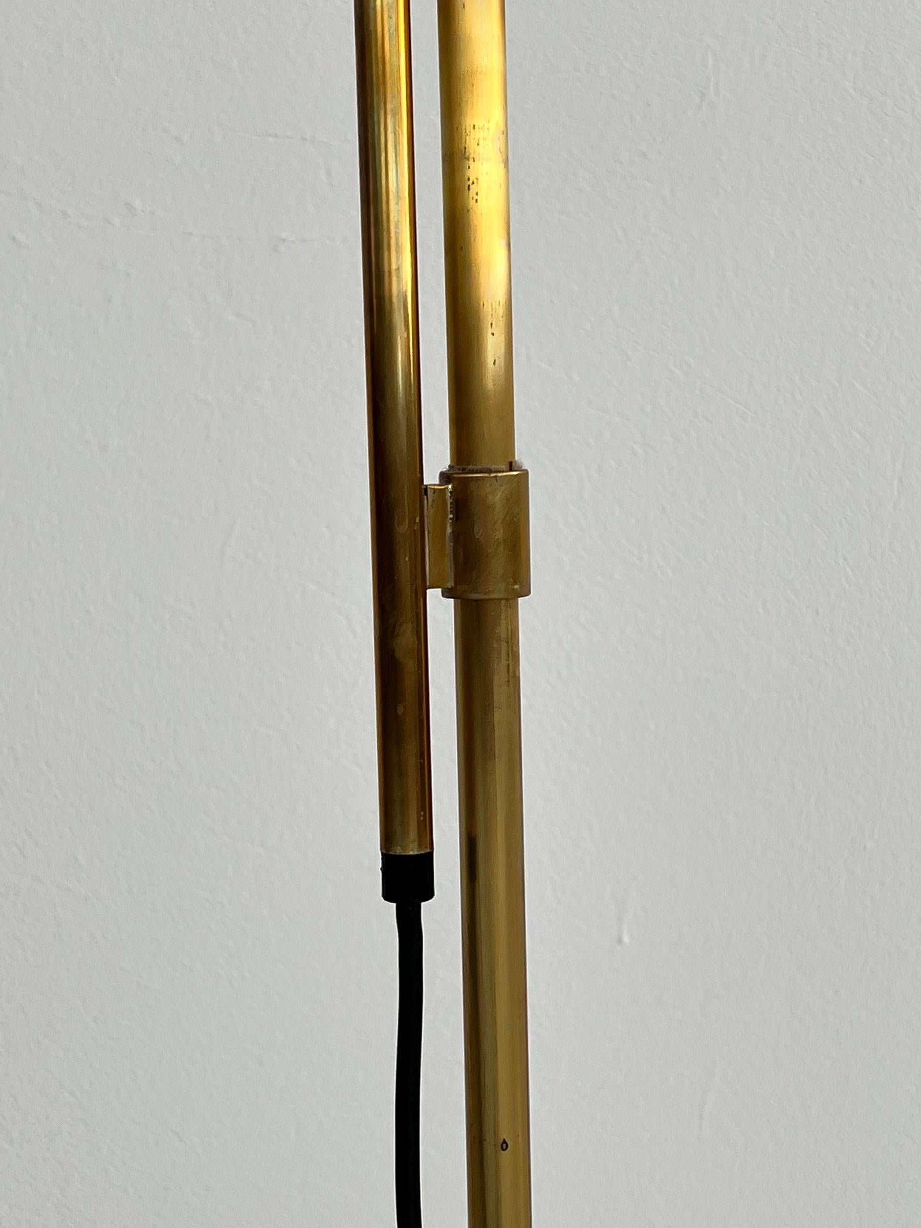 Florian Schulz lampadaire réglable mi-siècle en laiton complet, années 1970 en vente 2