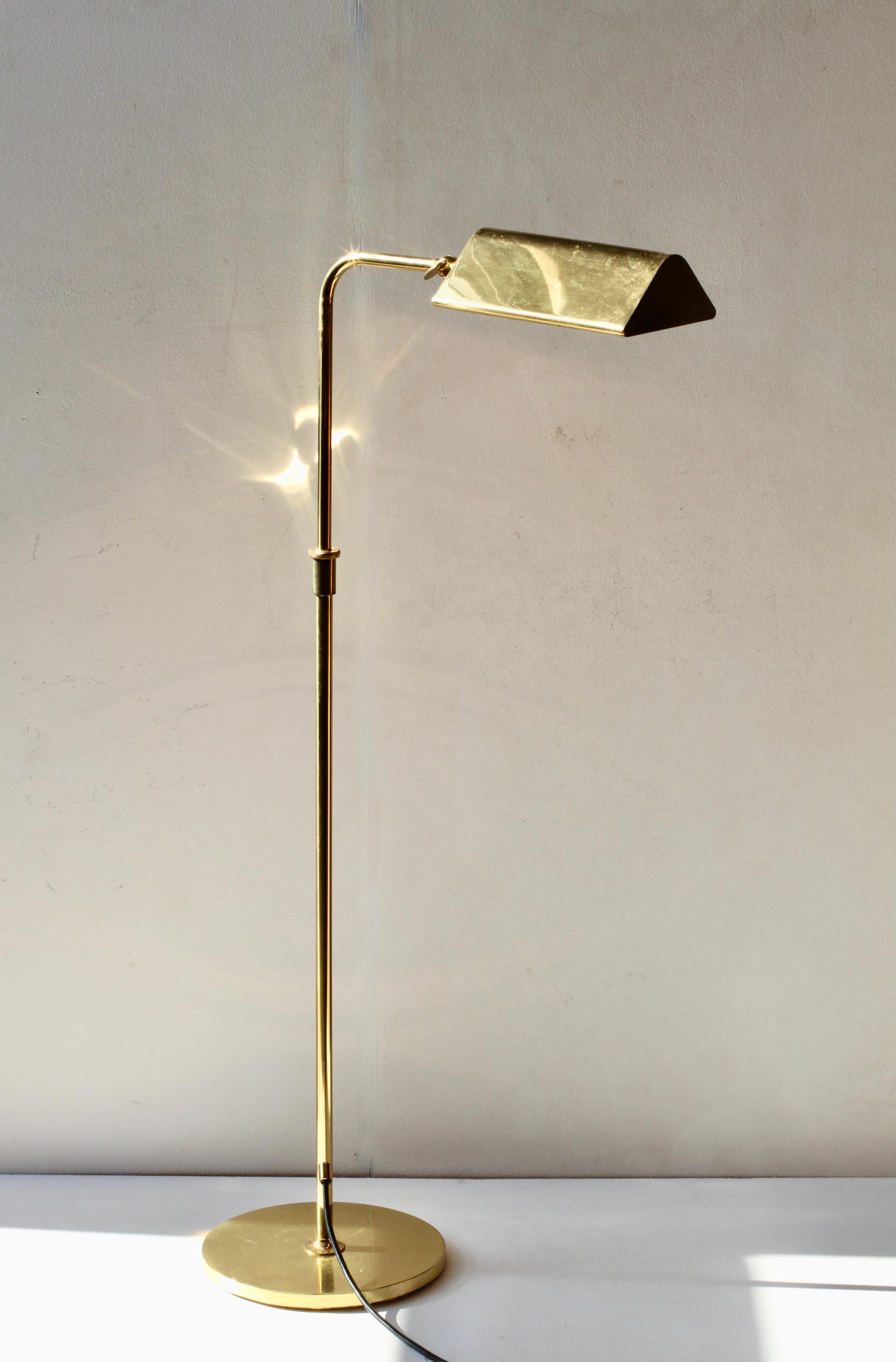 Mid-Century Modern Florian Schulz lampadaire réglable en laiton moderniste vintage du milieu du siècle dernier, années 1970 en vente