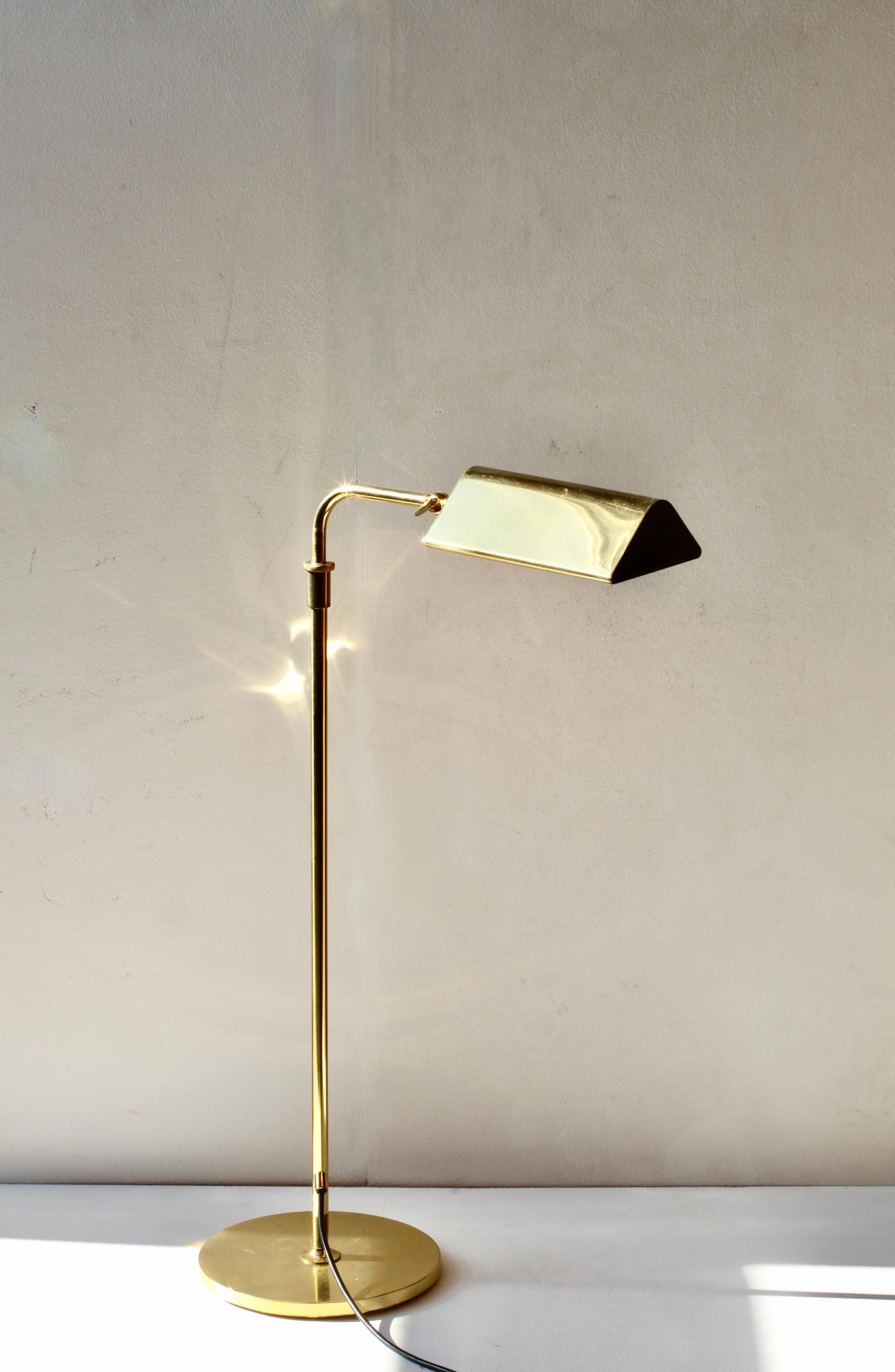 Allemand Florian Schulz lampadaire réglable en laiton moderniste vintage du milieu du siècle dernier, années 1970 en vente