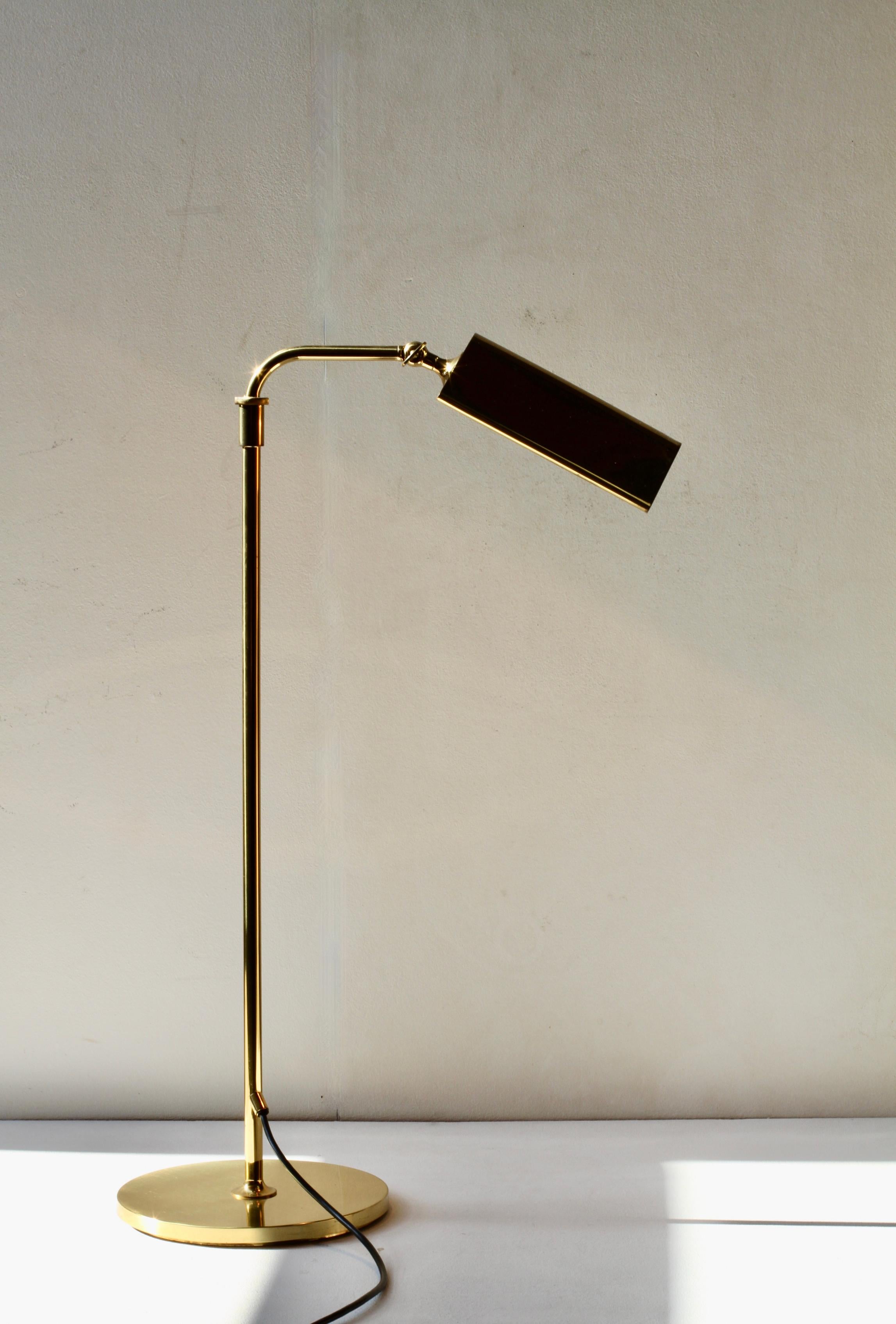 Florian Schulz lampadaire réglable en laiton moderniste vintage du milieu du siècle dernier, années 1970 Bon état - En vente à Landau an der Isar, Bayern