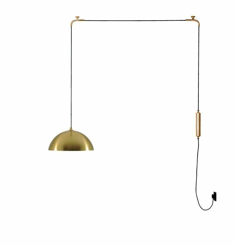 Ottone Florian Schulz New Mid-Century in ottone lucidato, luce a sospensione laterale regolabile in vendita