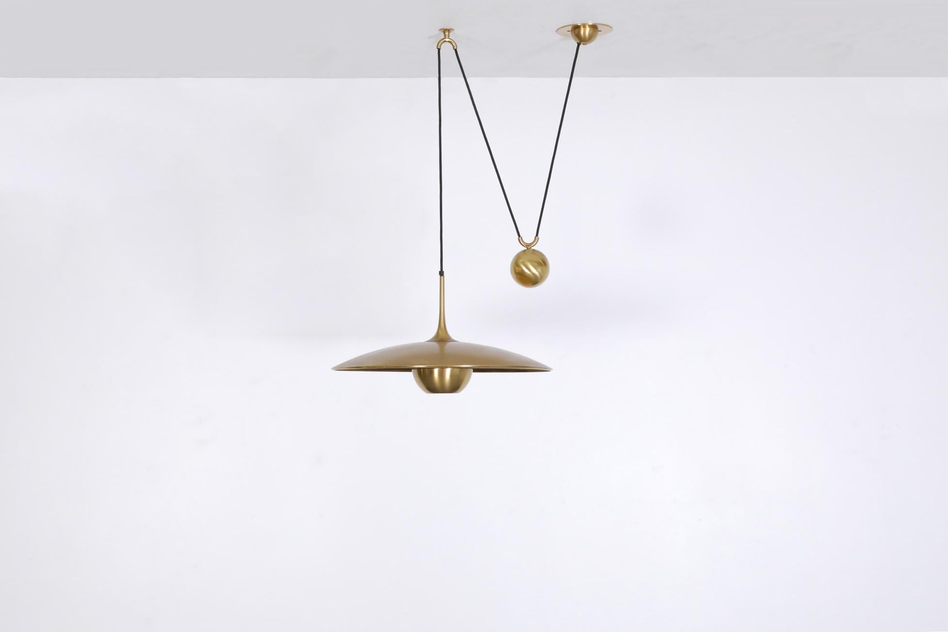 Beautifully designed 'Onos 55' brass ceiling pendant by Florian Schulz. Florian Schulz is a German lighting designer renowned for his minimalist and modern designs. He founded his eponymous lighting company in 1960 and has since become a prominent