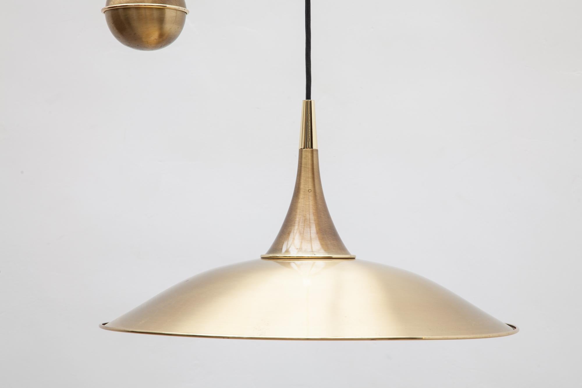 Beautiful shaped Onos 55 counterbalance pendant light by Florian Schulz, Germany. Modernist brushed brass shade and ball. The height can be adjusted by raising or lowering the weighted ball.
Dimensions: Height 120 cm
Shade: 58 cm diameter.