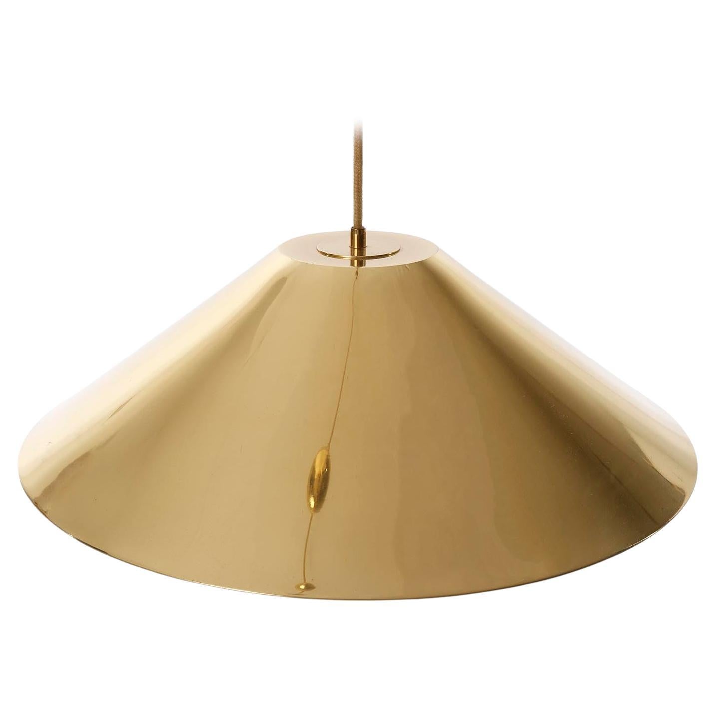 Allemand Lampe à suspension de style Florian Schulz, contrepoids à contrepoids en laiton, 1970 en vente