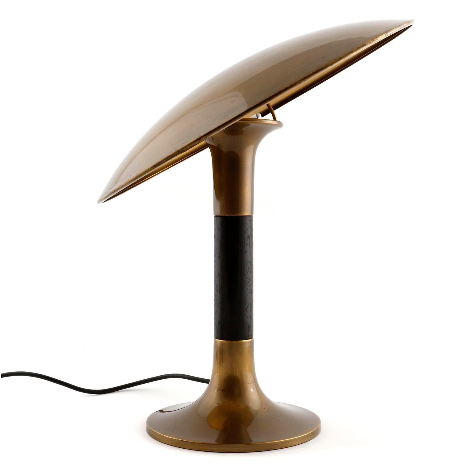 A rare table light fixture by Florian Schulz, Germany, manufactured in midcentury, circa 1970 (late 1960s or early 1970s).
This gorgeous lamp is made of solid brass with great patina. The swiveling and rotatable dome shaped lamp shade can be