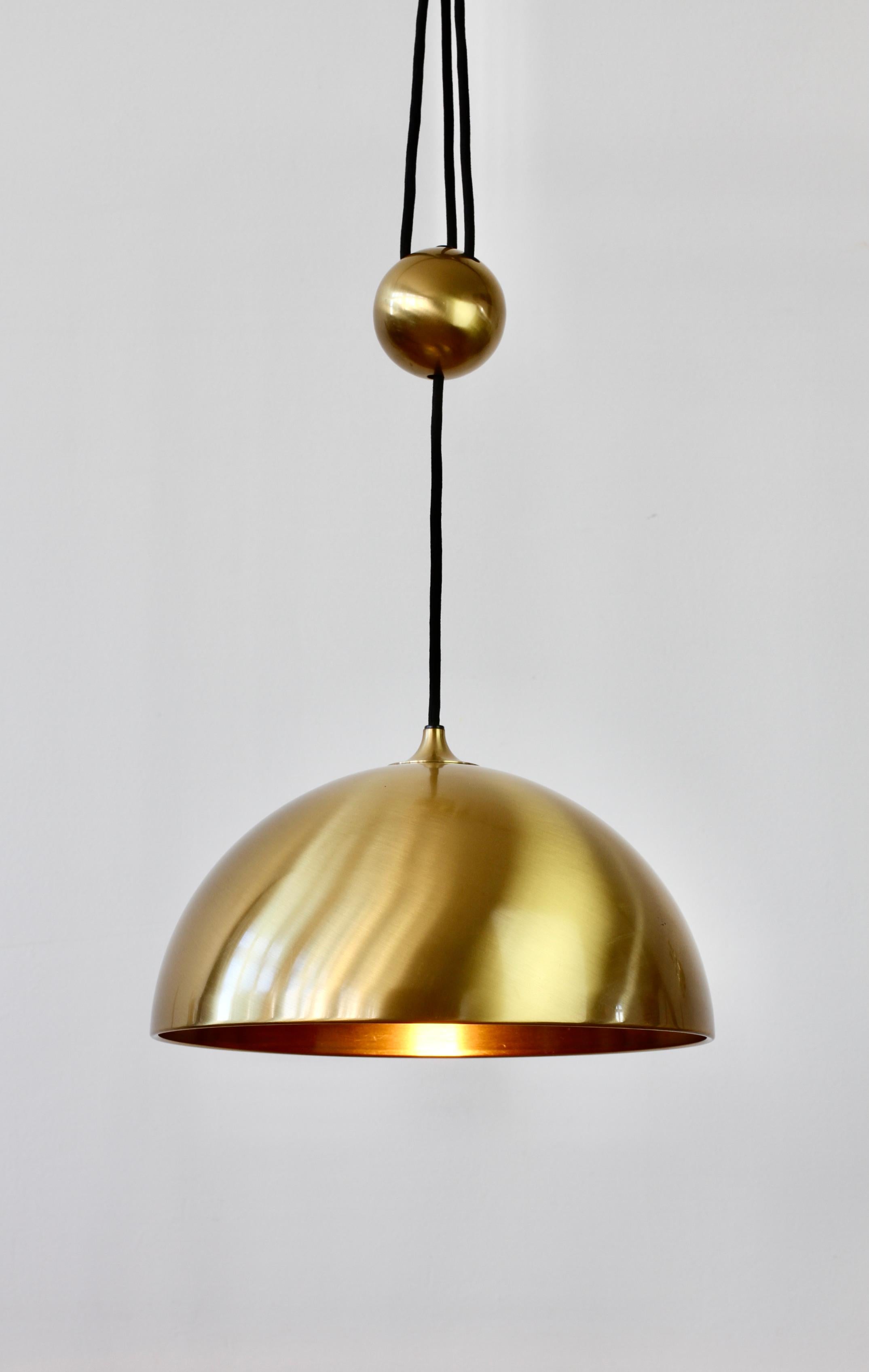 German Florian Schulz Vintage Modernist Brass Counterbalanced Adjustable Pendant Light For Sale