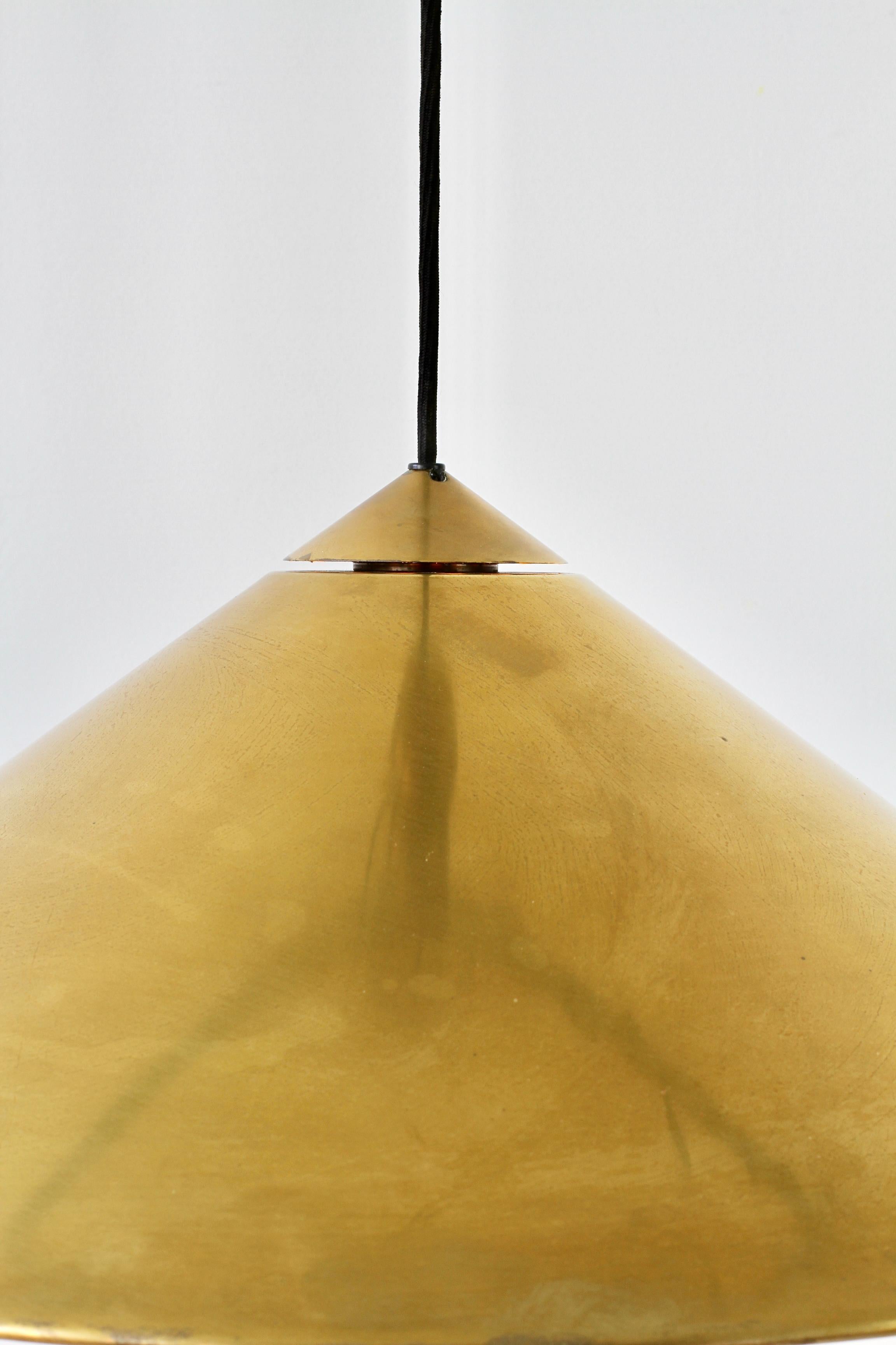 Fine XX secolo Florian Schulz, lampada a sospensione regolabile in ottone a contrappeso vintage e modernista in vendita