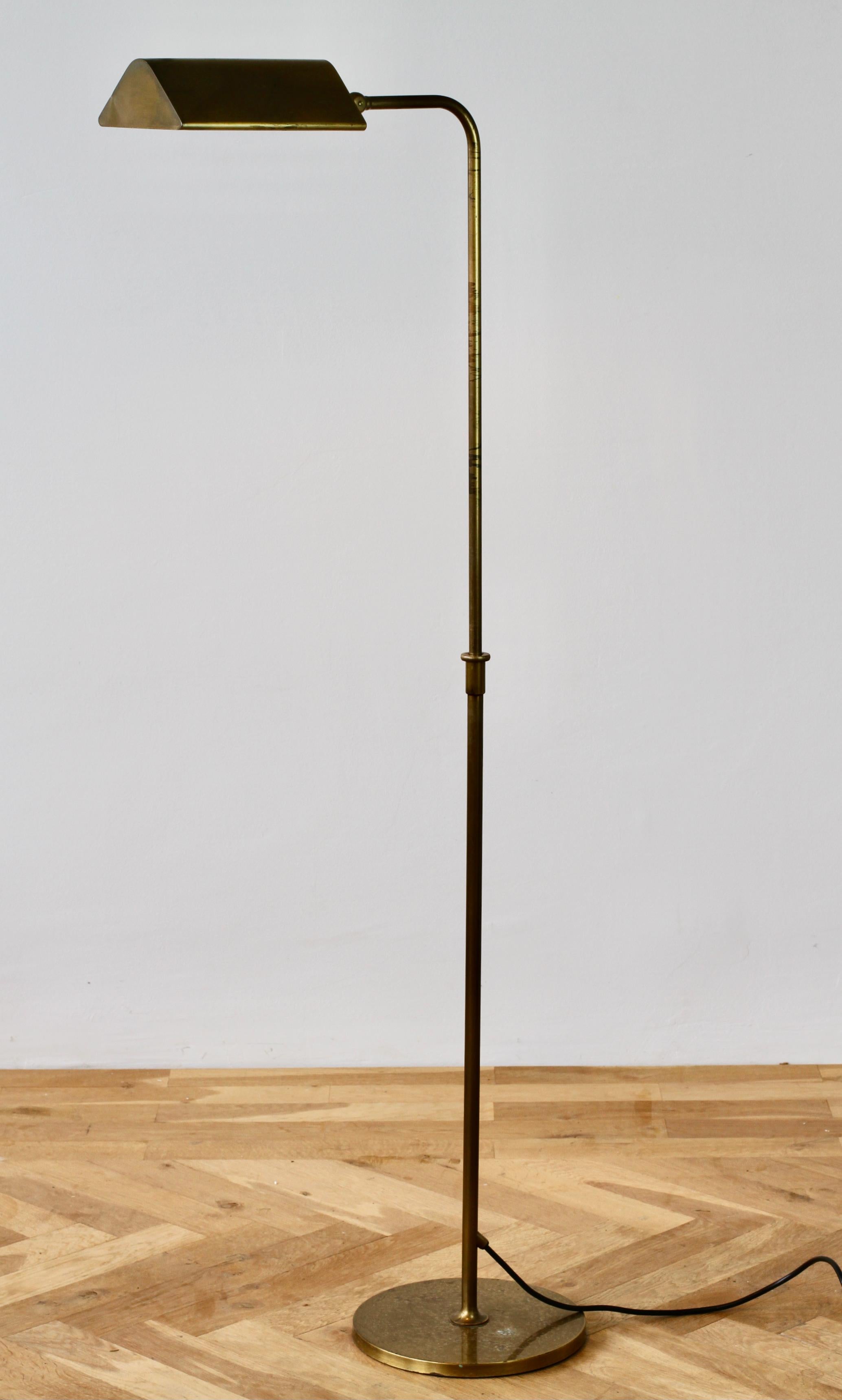 Lampada da terra regolabile in ottone spazzolato vintage di Florian Schulz, circa 1985 in vendita 2