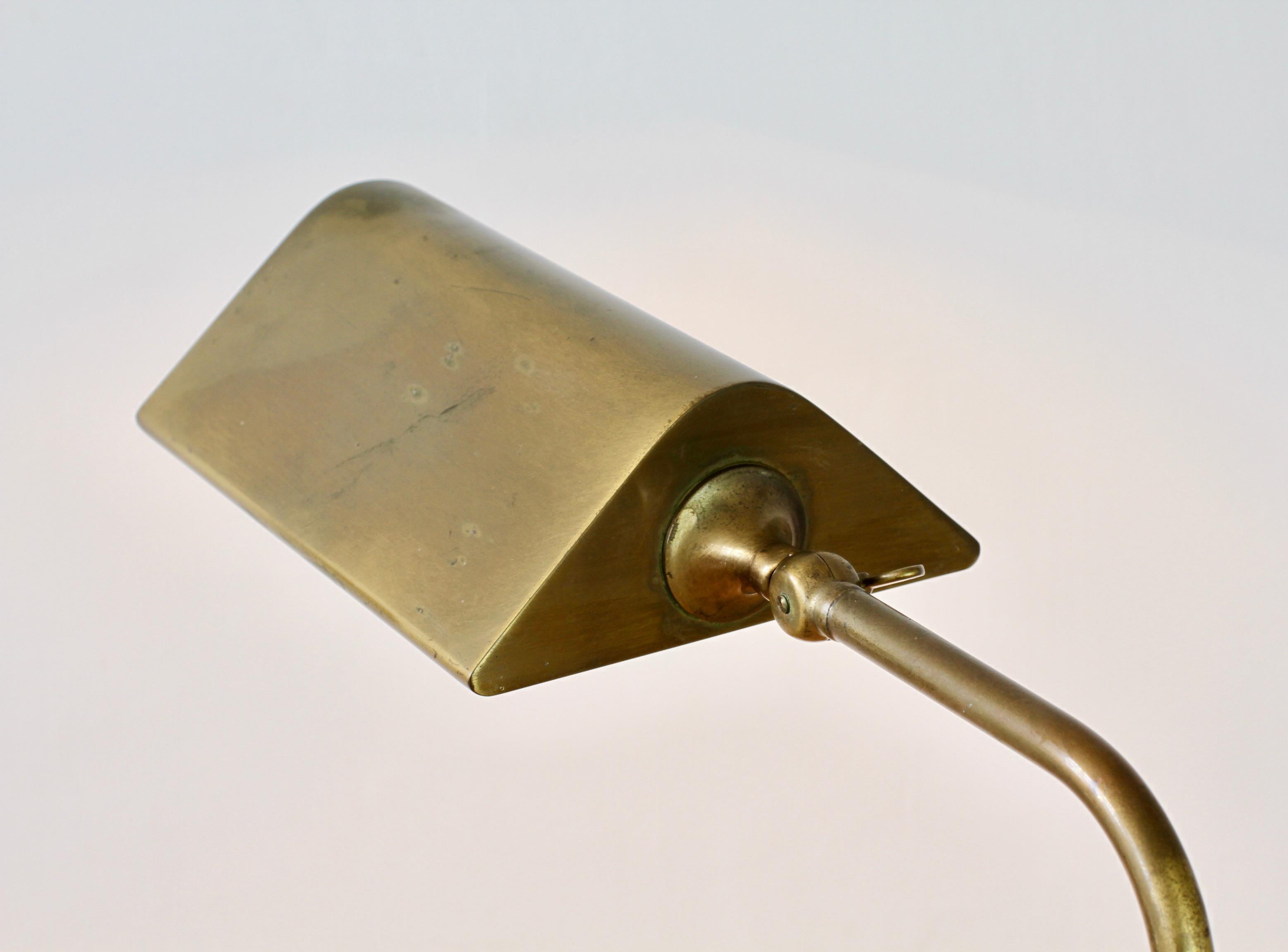 Lampada da terra regolabile in ottone spazzolato vintage di Florian Schulz, circa 1985 in vendita 8