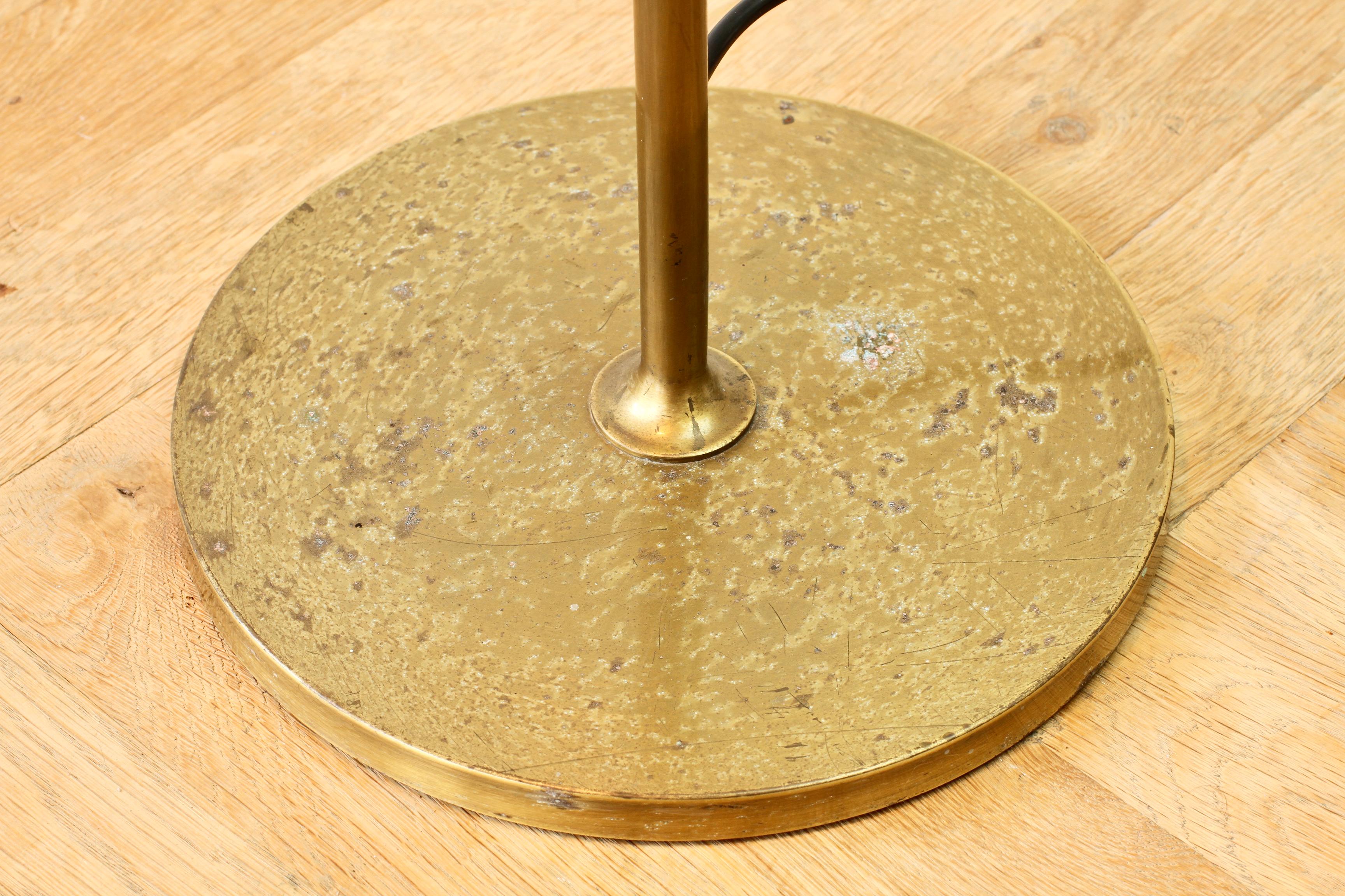 Lampada da terra regolabile in ottone spazzolato vintage di Florian Schulz, circa 1985 in vendita 9