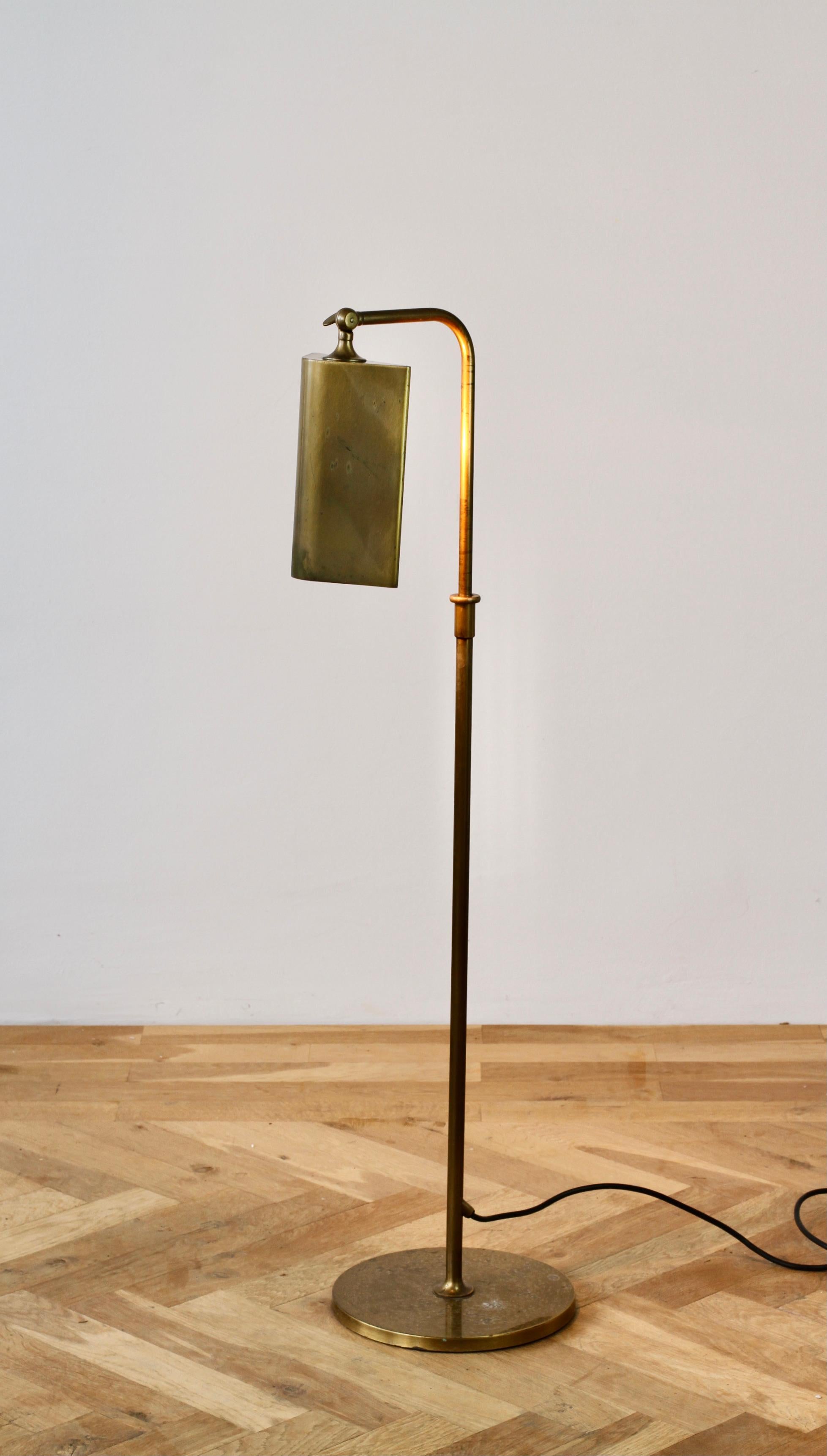 20th Century Florian Schulz Vintage Modernist Brushed Brass Adjustable Floor Lamp, circa 1985 For Sale