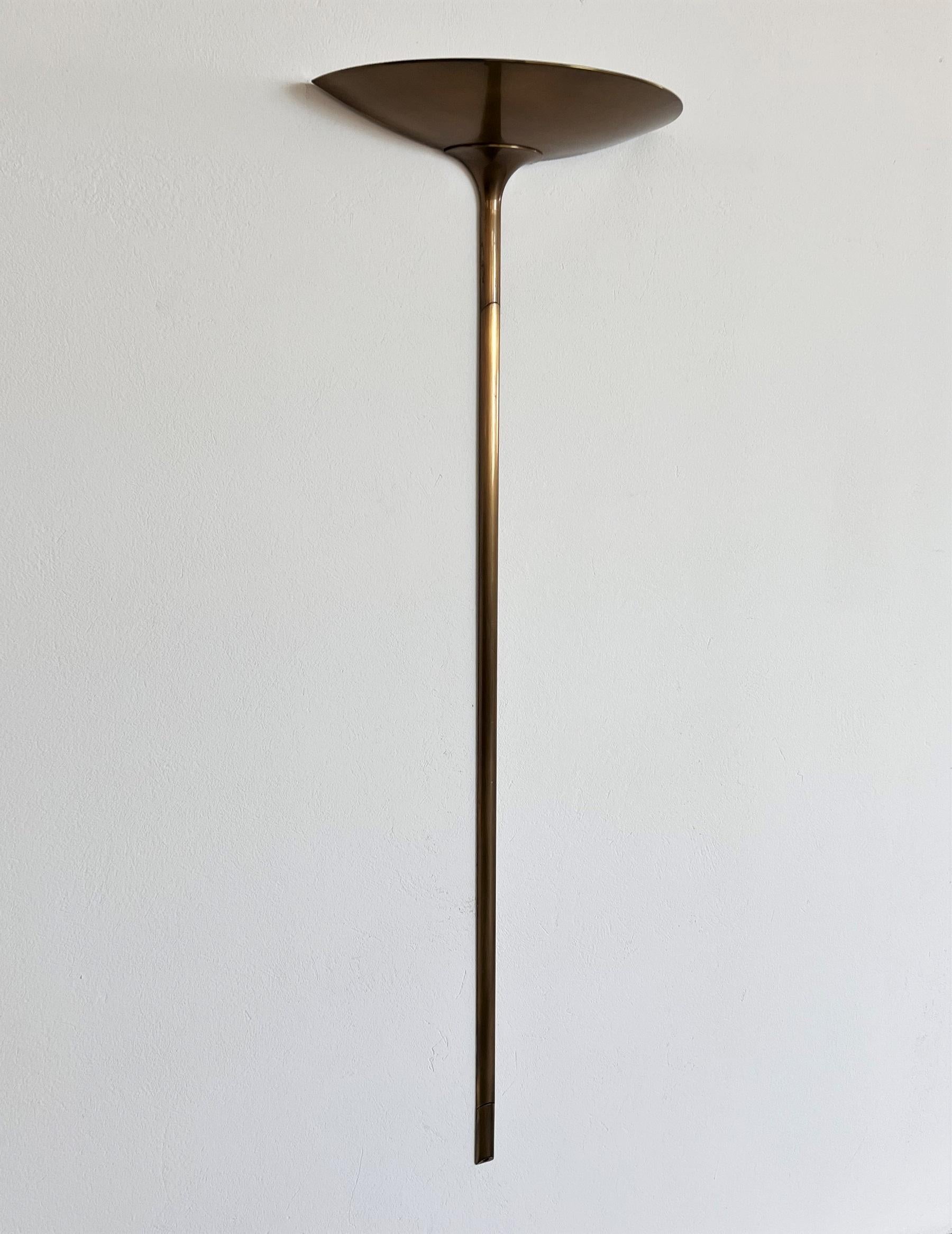 Mid-Century Modern Florian Schulz Vintage Wall Sconce in Brushed Brass, 1970s For Sale