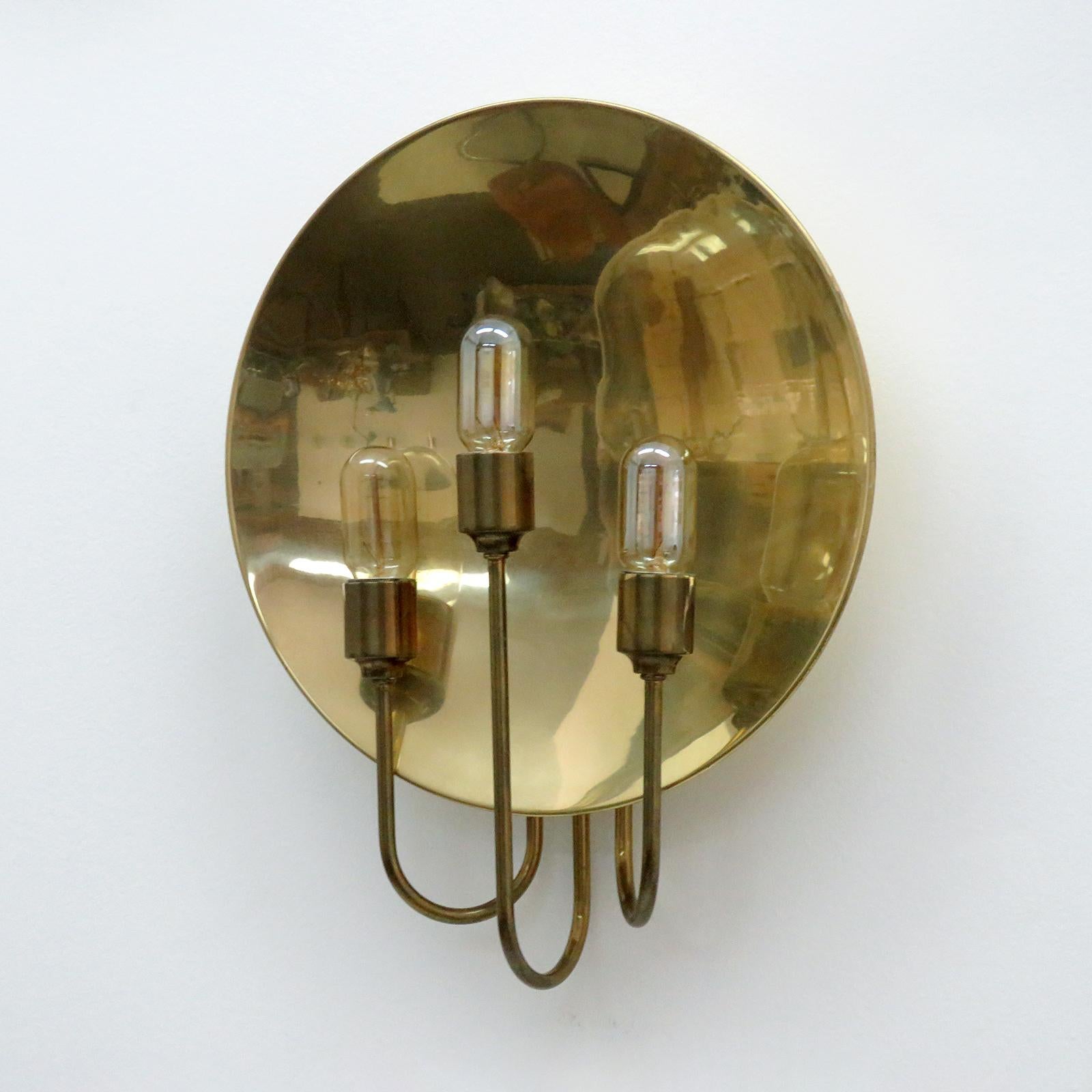 Mid-Century moderno Florian Schulz 'W185', lampada da parete in ottone, 1960 in vendita