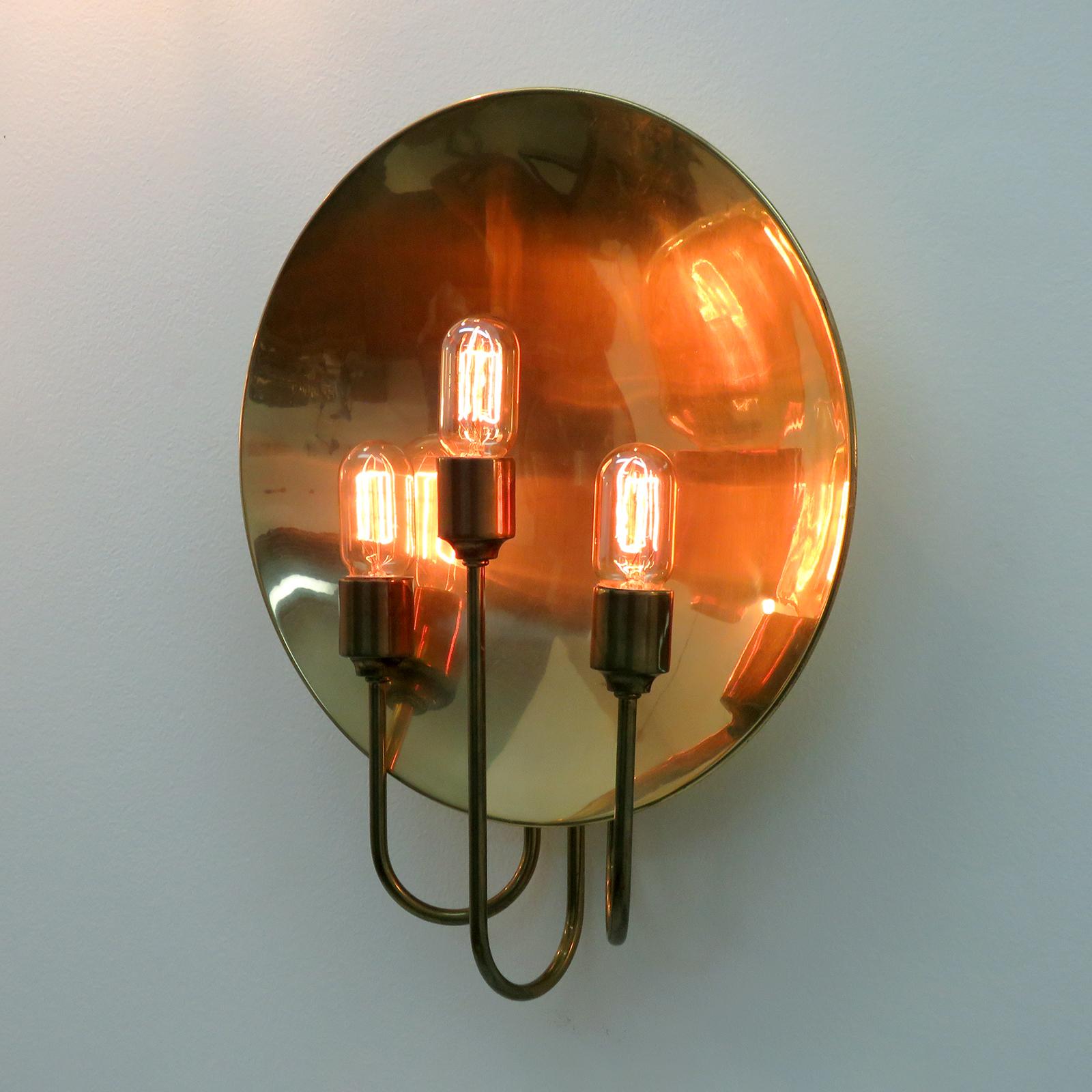 Metà XX secolo Florian Schulz 'W185', lampada da parete in ottone, 1960 in vendita