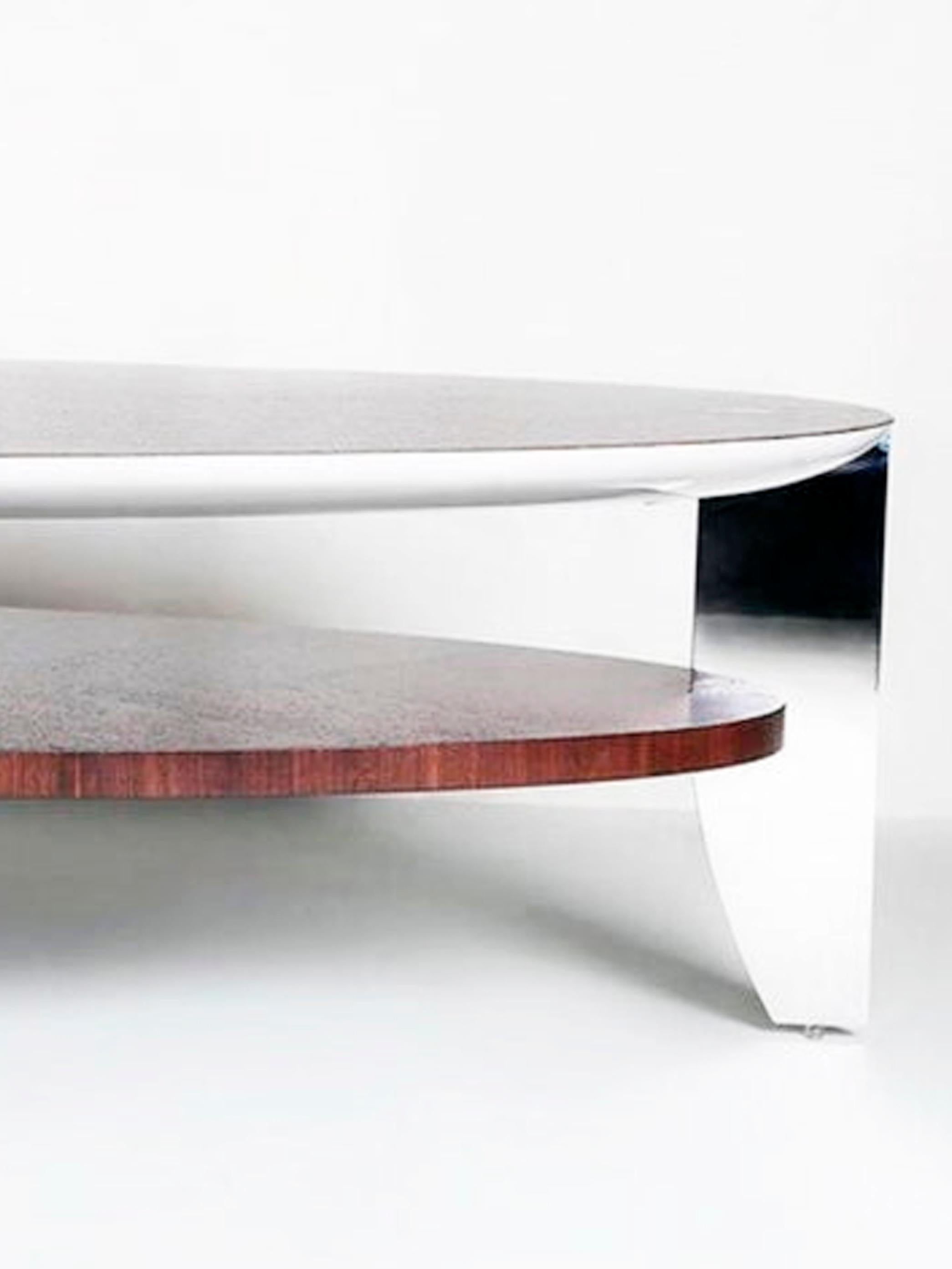 Table basse Floride, bois de rose et coquillage gris avec pieds en acier inoxydable Neuf - En vente à Beirut, LB