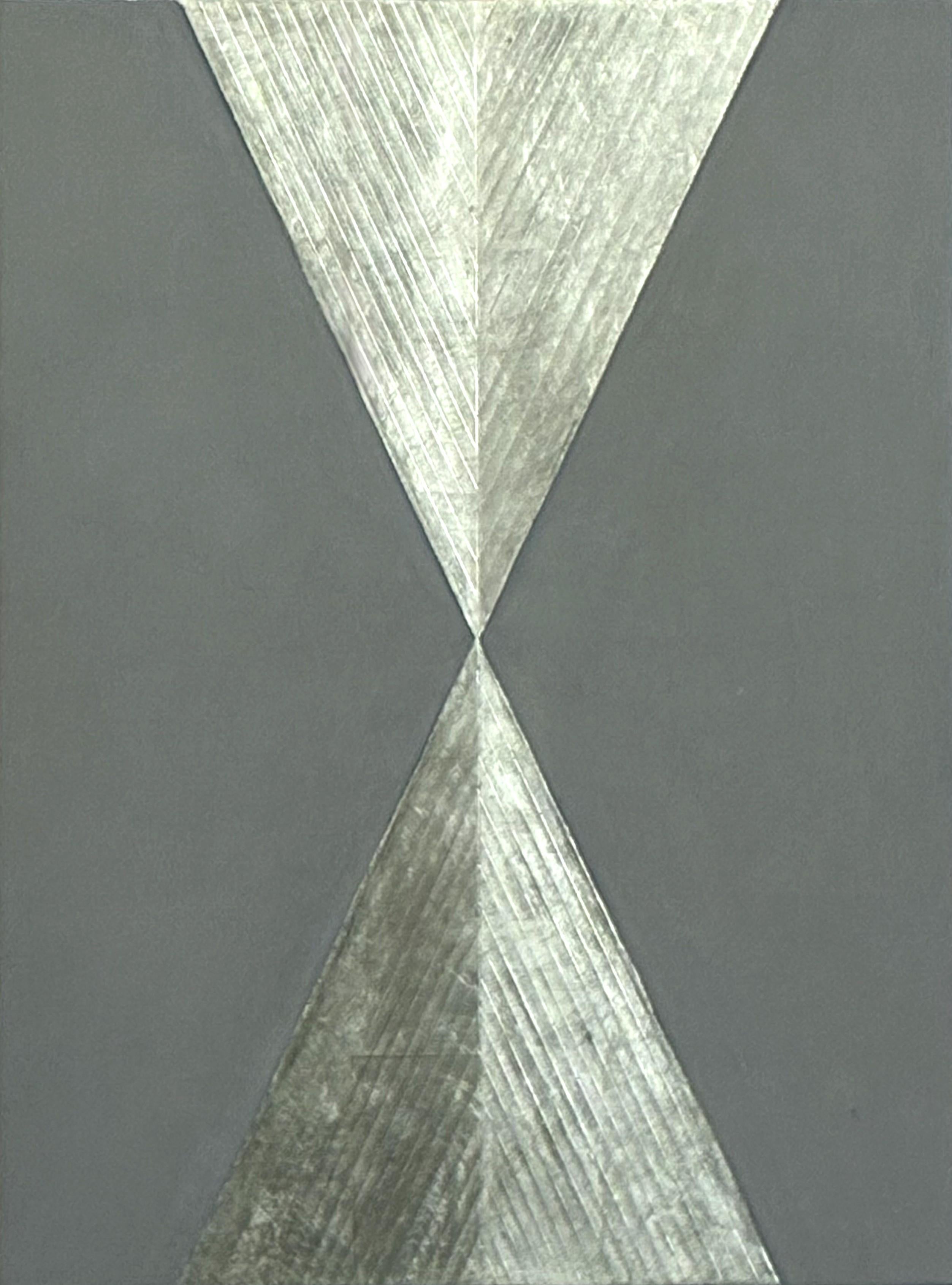 „Axis“ ist ein Gemälde auf Holztafel aus Acryl und weißem Blattgold der Künstlerin Florina Sbircea aus dem Jahr 2000.
Das Werk zeigt zwei einander gegenüberliegende Dreiecke, die sich in einem zentralen Punkt treffen – und so eine Sanduhrform bilden