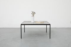 Table carrée en mosaïque blanche et grise Floris Fiedeldij pour Artimeta, pieds noirs