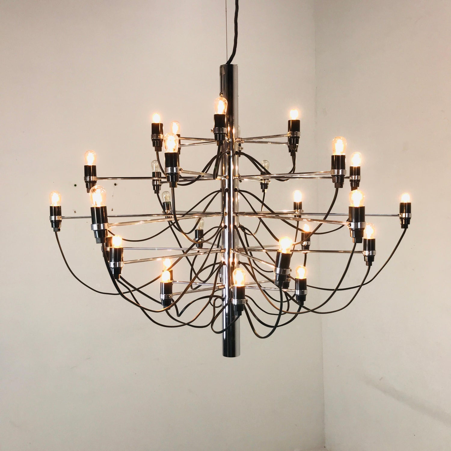 Flos 2097 30 Light Bulbs Iron Suspension Pendant Chandelier By Gino Sarfatti Flos 2097 30 Light Bulbs Iron Suspension Pendant Chandelier By Gino Sarfatti