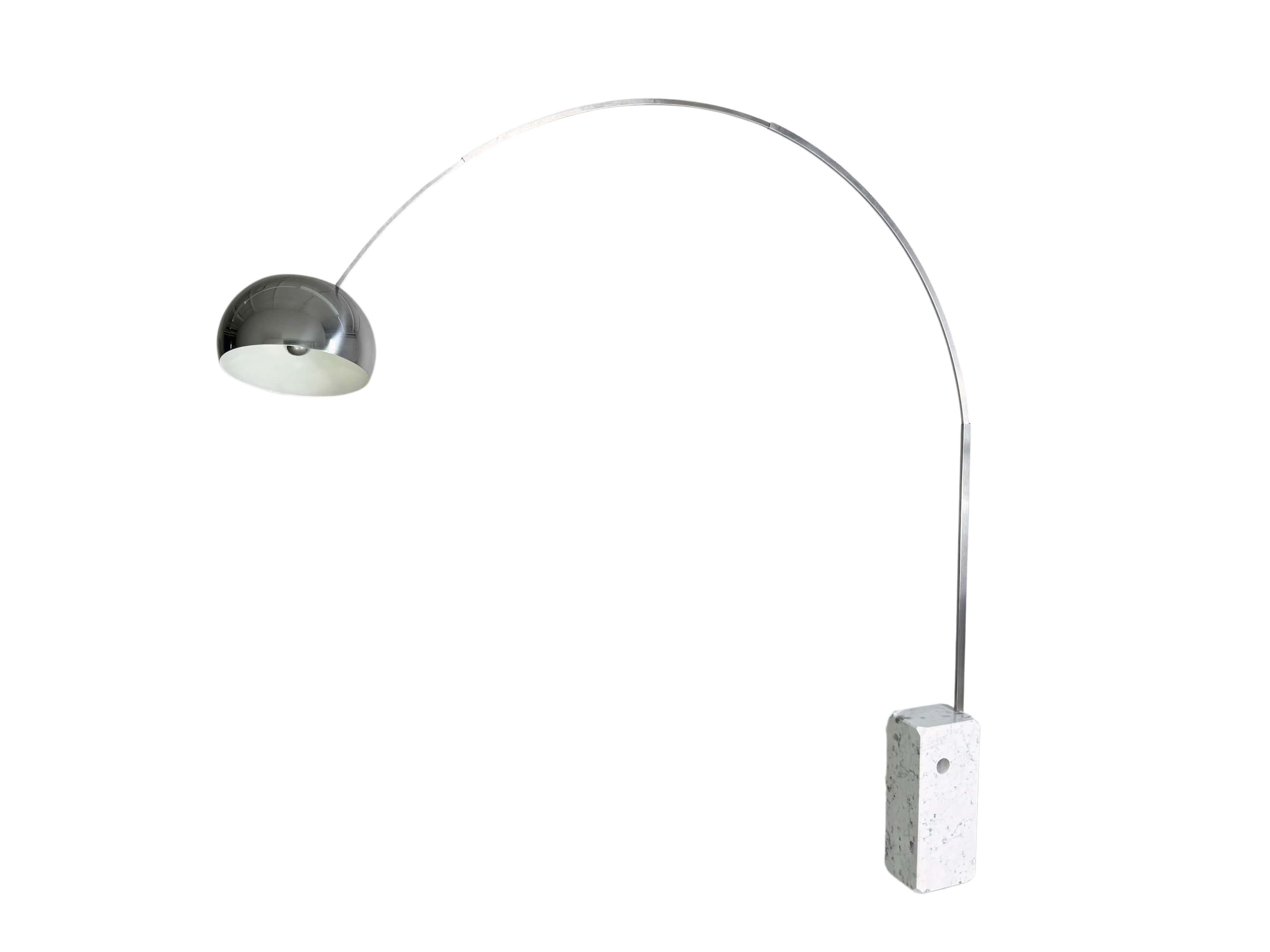 Wir bieten eine wunderschöne Arco Bogenleuchte aus dem Jahr 2001 von FLOS zum Verkauf an. Das Design stammt von italienischen Brüdern und Industriedesignern Achille & Pier Giacomo Castiglioni erstmalig aus dem Jahr 1962 und gilt heute als einer der