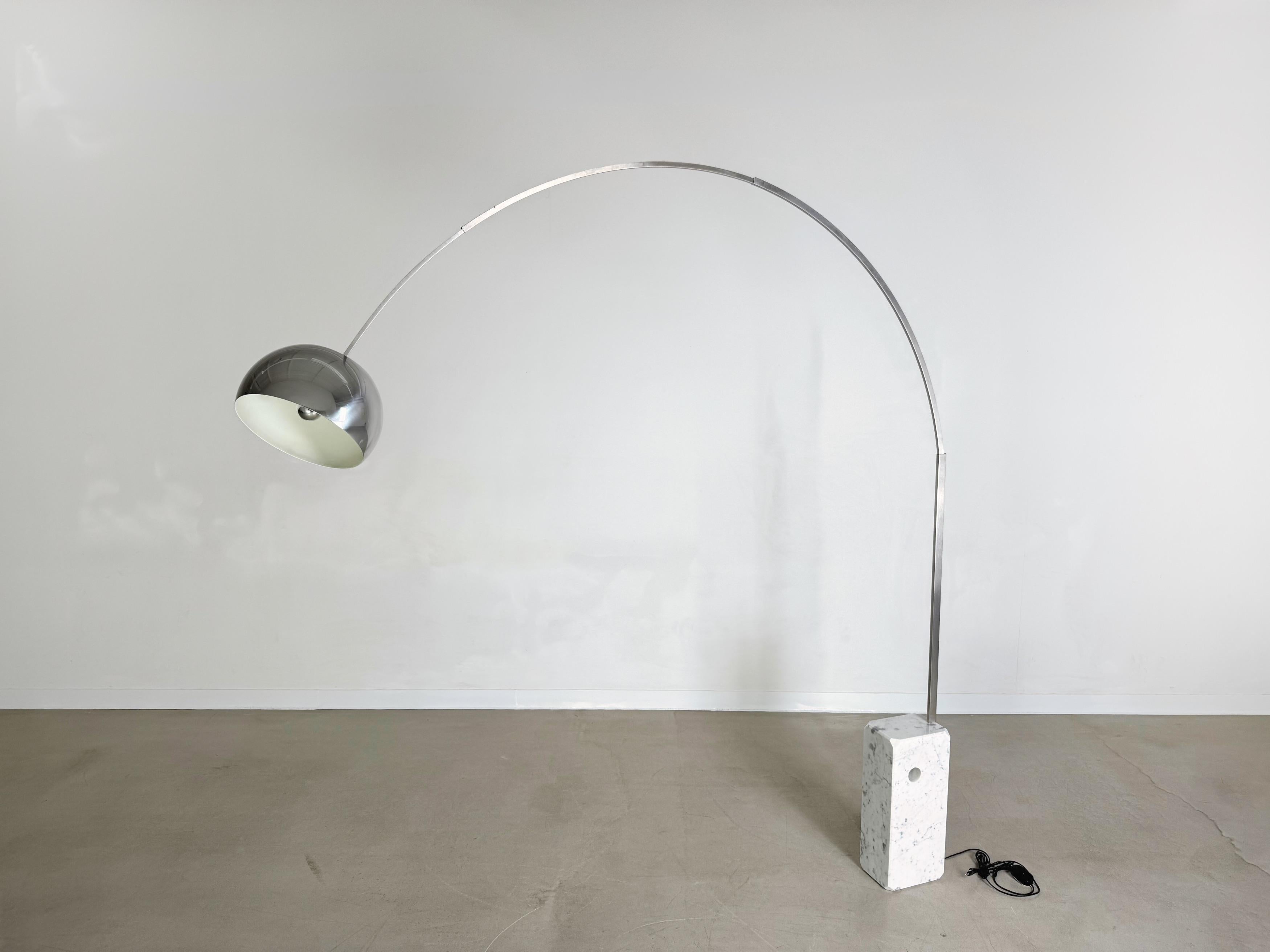 Post-Modern Flos Arco arc lamp Achille & Pier Giacomo Castiglioni marble For Sale