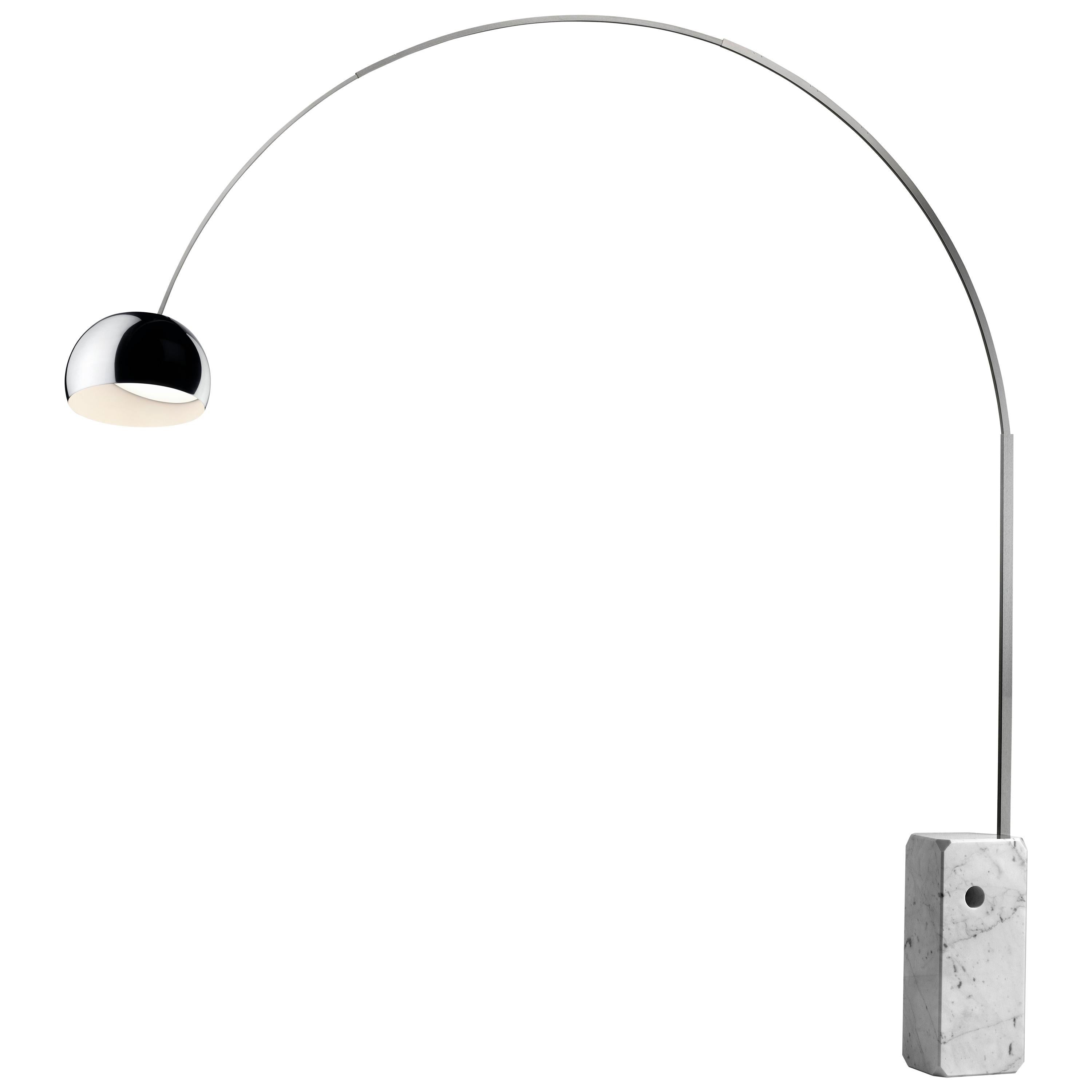 Moderne Stehlampe Castiglioni Arco aus Edelstahl und Marmor mit Bogen, FLOS, auf Lager