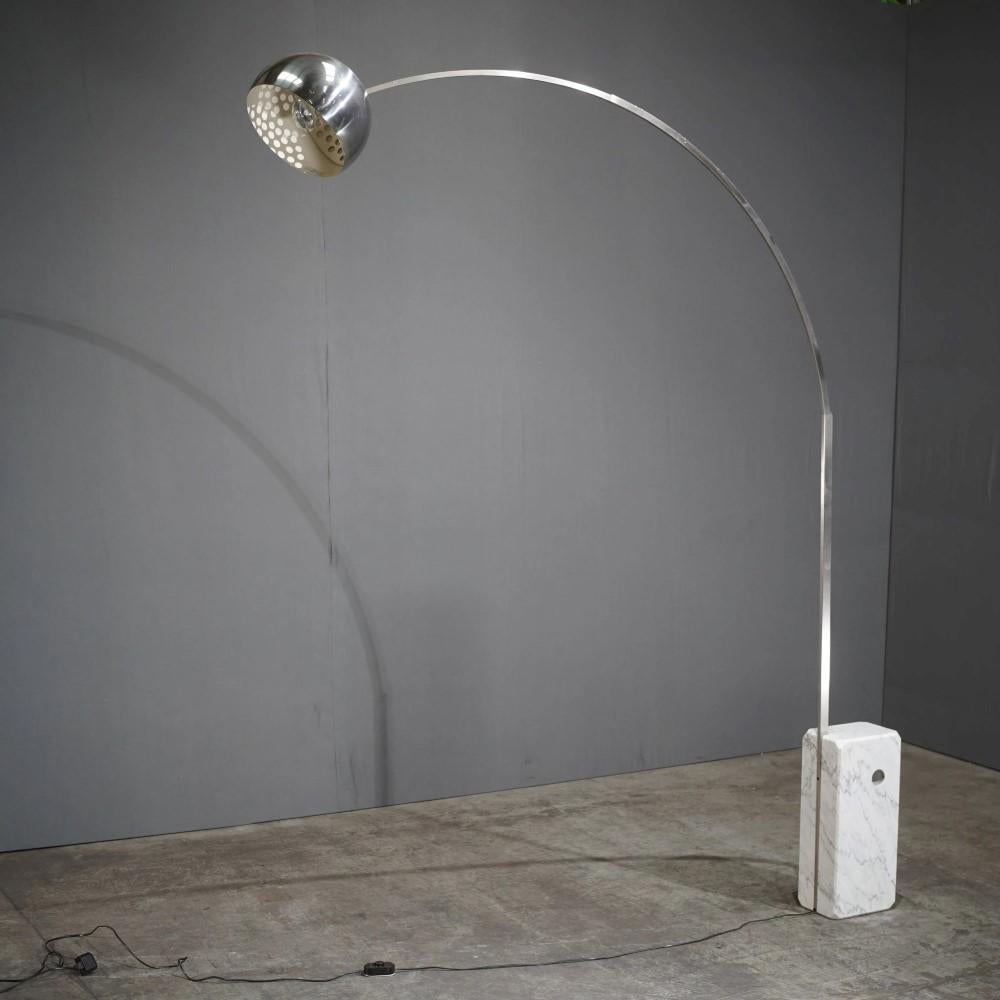 Flos Arco Floor Lamp In Good Condition In Basildon, London