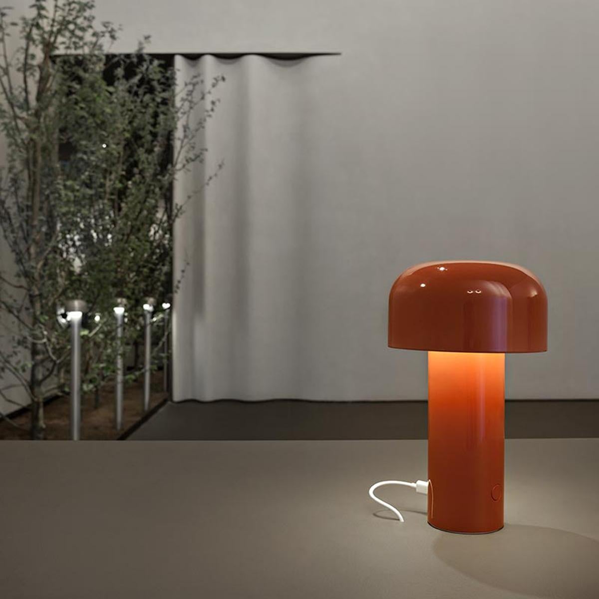 Moderne Lampe de bureau et de table portable rechargeable Bellhop orange brûlé pour FLOS en vente