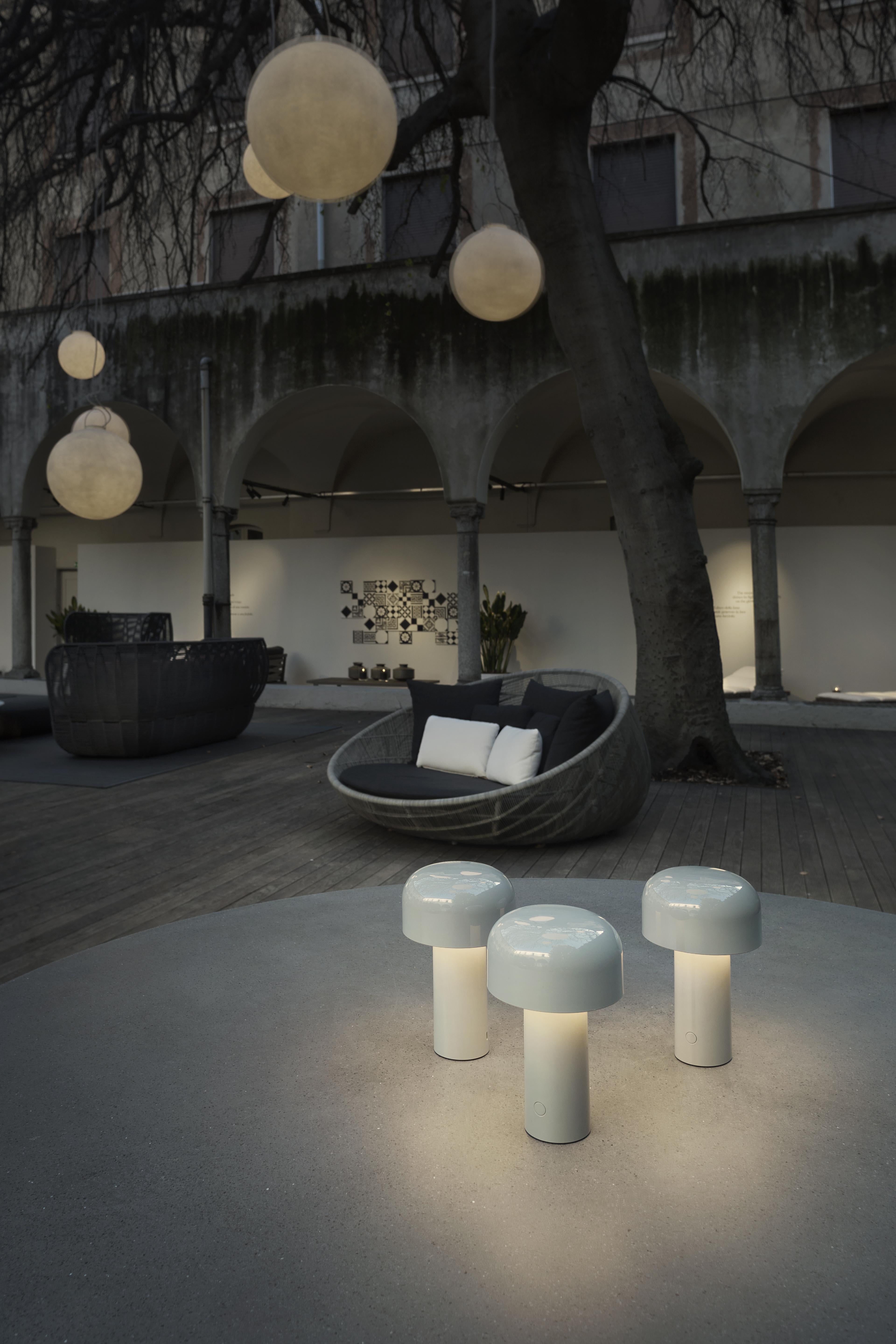 Lámpara de mesa FLOS Bellhop T en blanco de Edward Barber and Jay Osgerby en Nuevo estado para la venta en Brooklyn, NY