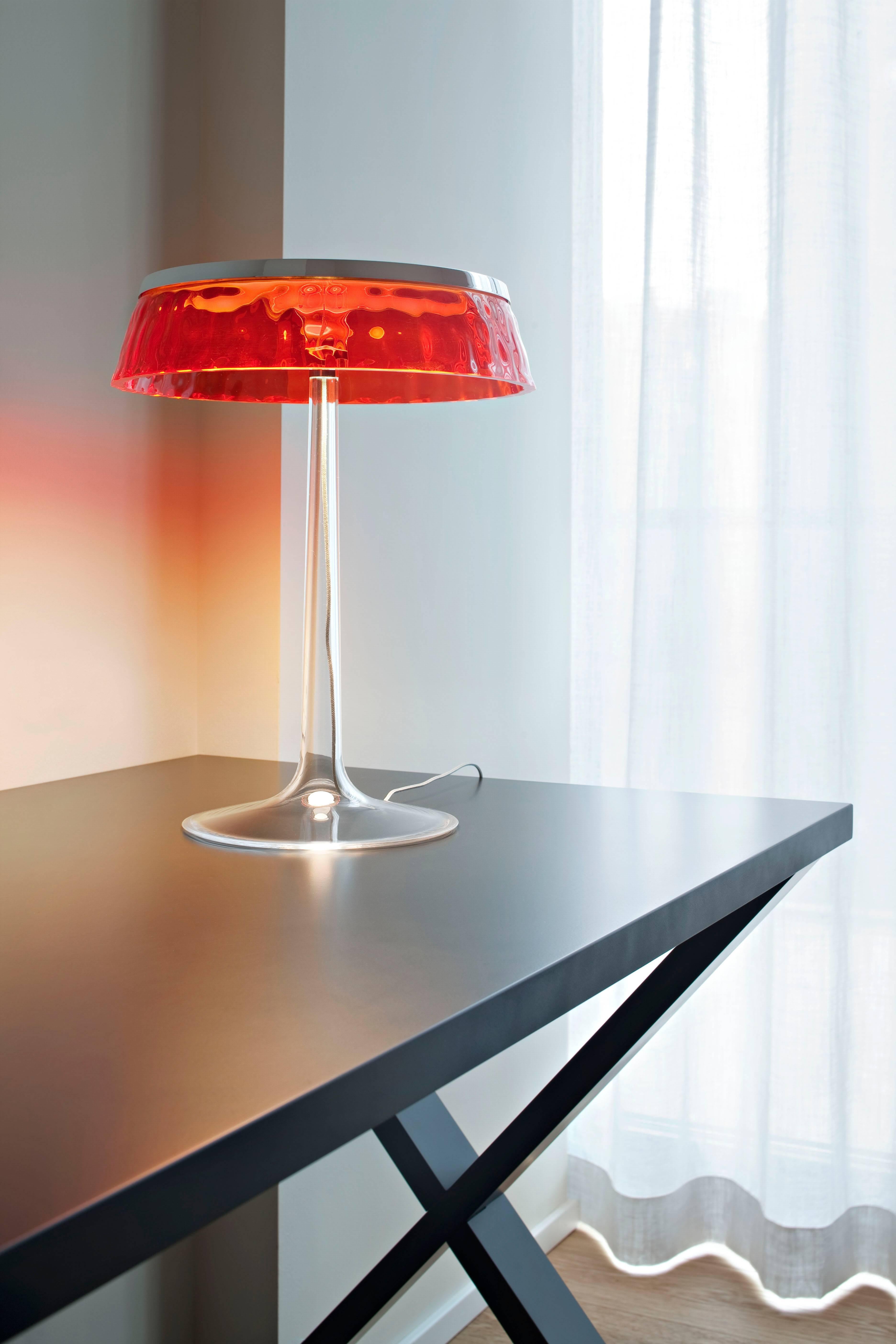 Using revolutionary Edge Lighting Technology, the Bon Jour combines maximum performance and efficiency with visual comfort. Users are able to effortlessly control the intensity of the direct light with just one click.

This sleek and pure light can