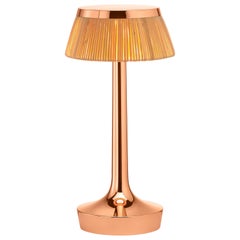 Lampe Bon Jour FLOS en cuivre non branchée avec couronne en rotin de Philippe Starck